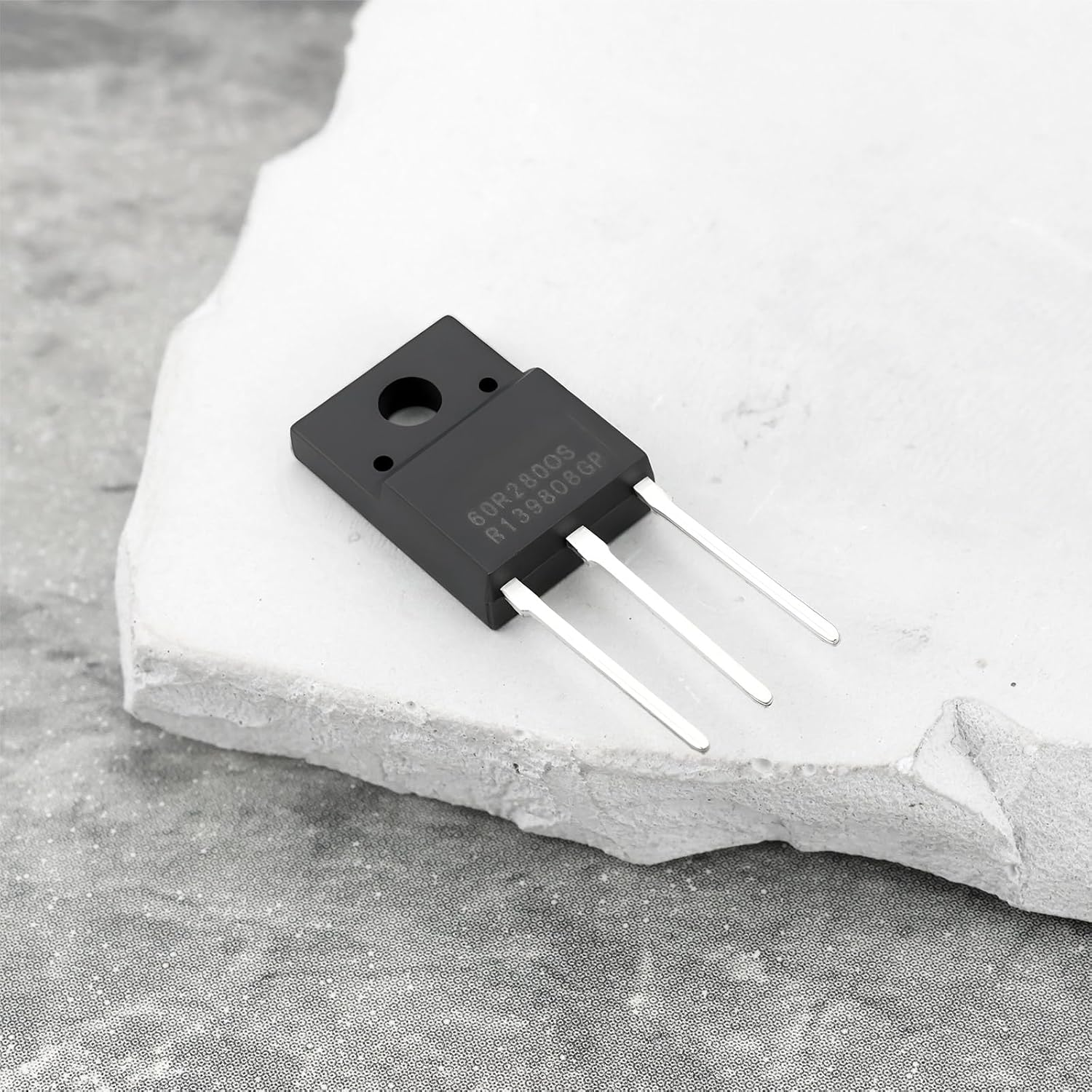 Ecsing 4X MMF60R280QS Large Volume Liquid Crystal Ion Field Effect Tube TO-220 Suitable for Electronic Components