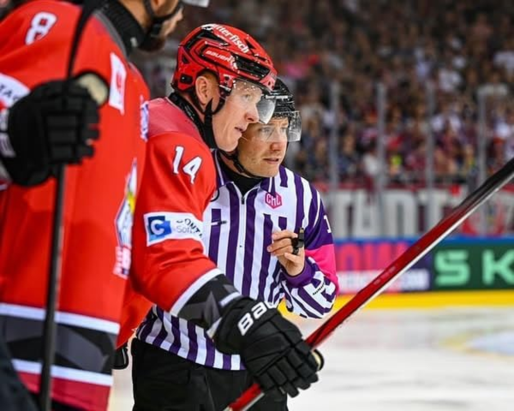 Acme Thunderer 660 Official Referee Whistle, Red image number 6