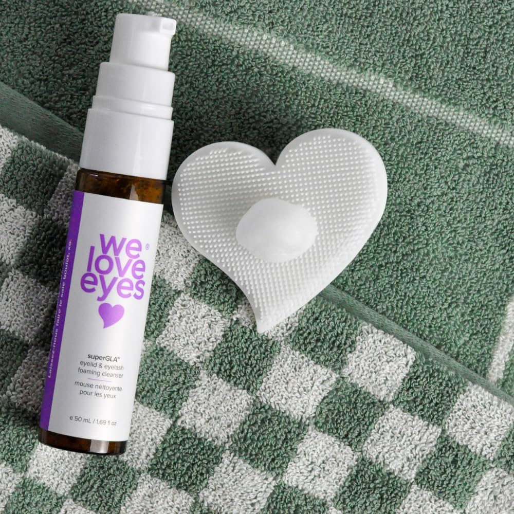 We Love Eyes - Eyelid Scrub Mitt - 100% BPA Free Silicone Eyelid Cleansing Mitt, Exfoliate, Perfect for Milia