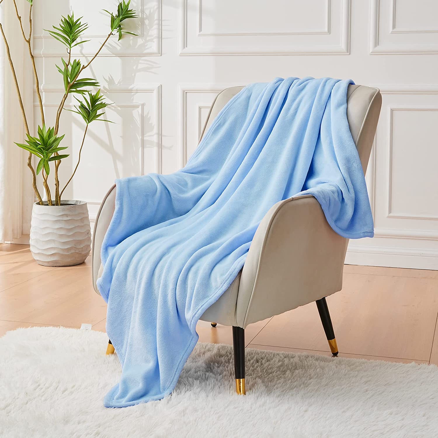 LINENOVA Fleece Blankets 152X203Cm - 300GSM Lightweight Flannel Microfiber Fuzzy Soft Cozy Blanket for Bed, Sofa, Couch, Travel, Camping (Navy)