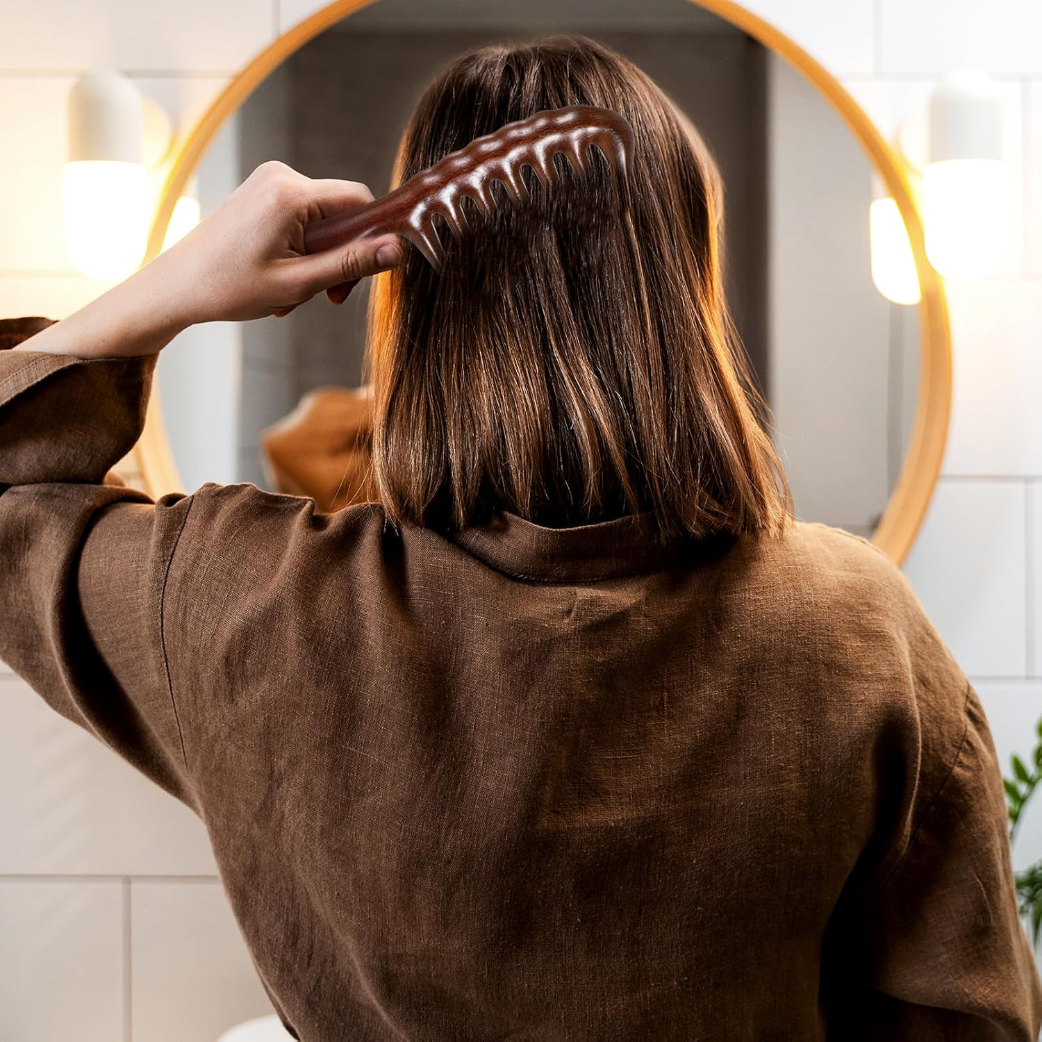 Sandalwood Wooden Comb Wide Tooth Comb Antistatic Wooden Comb Hair Golden Sandalwood Curling Comb with Storage Bag Beard Comb Hairdressing Comb Massage Hair Comb Travel Hair Detangler Brush for Men image number 3