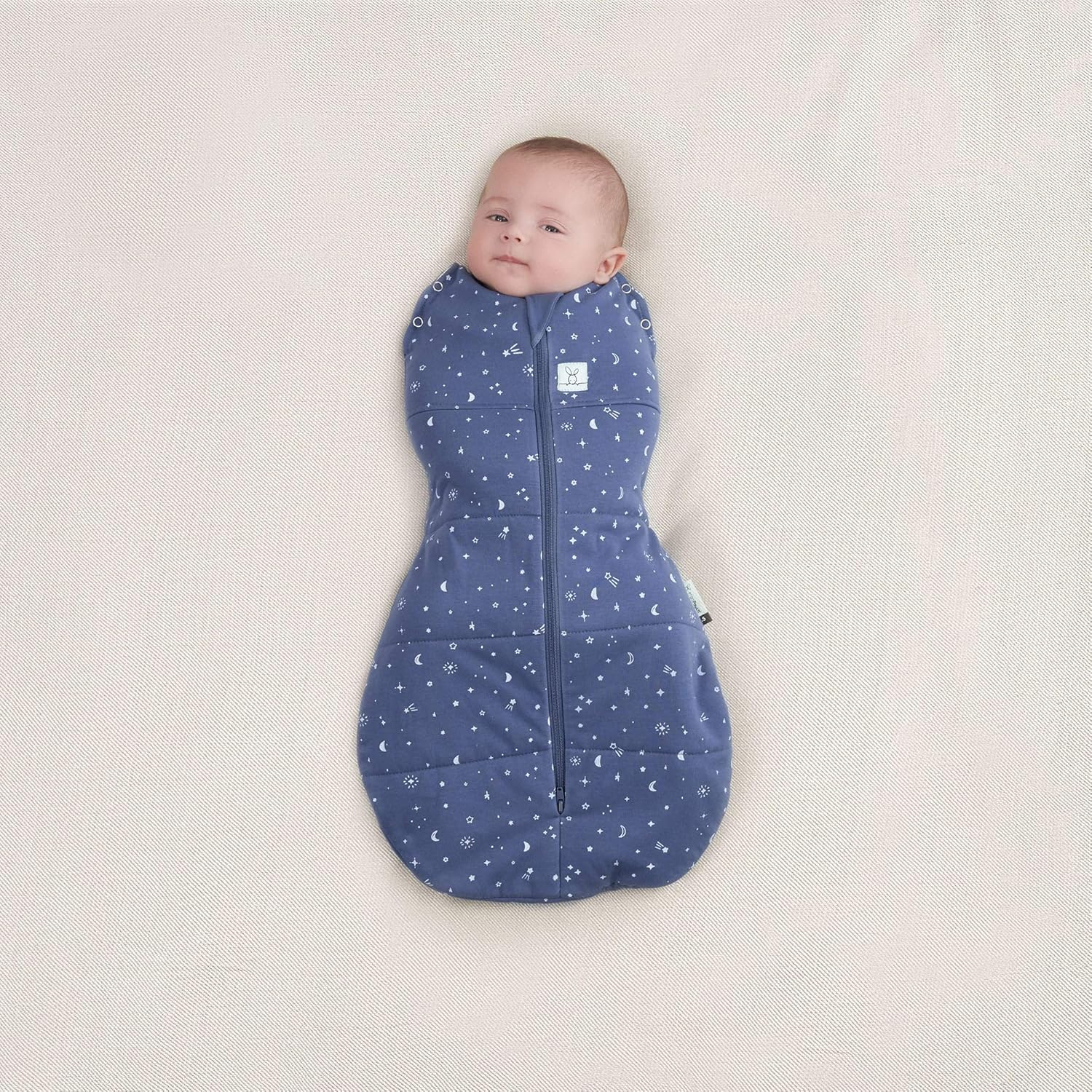 Ergopouch 2.5 TOG Cocoon Swaddle Bag, 3-6 Months, Night Sky Print &ndash; Organic Cotton, Two-Way Zip, Arms In/Out, Warm & Comfortable, Ideal for Room Temperatures (15&ndash;21&deg;C) image number 2