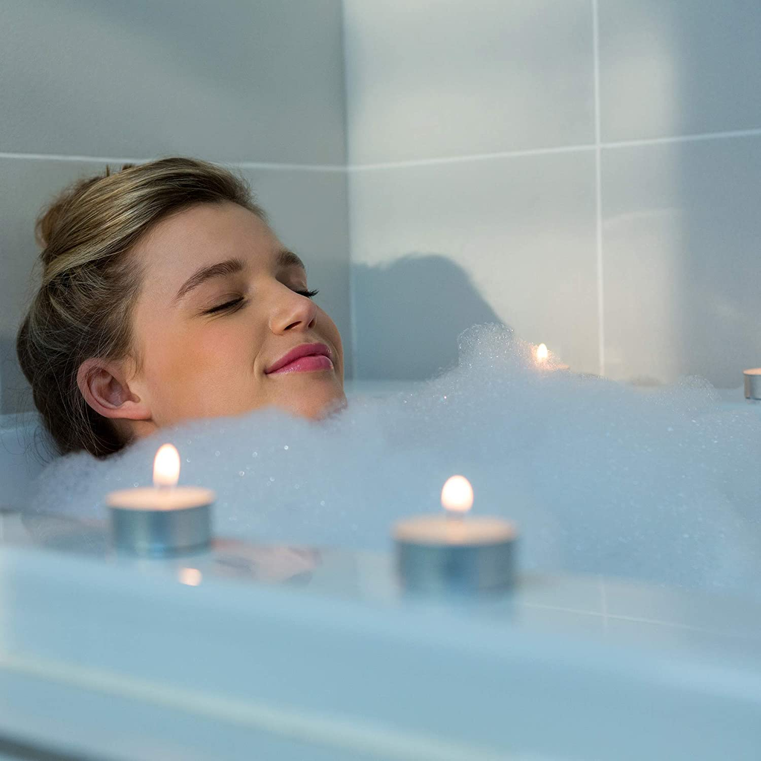 Homelights Unscented White Tealight Candles -100 Pack, 6 to 7 Hour Burn Time Smokeless Tea Light Candles, Mini Votive Paraffin Candles with Cotton Wicks for Shabbat, Weddings, Christmas, Home Decor image number 2