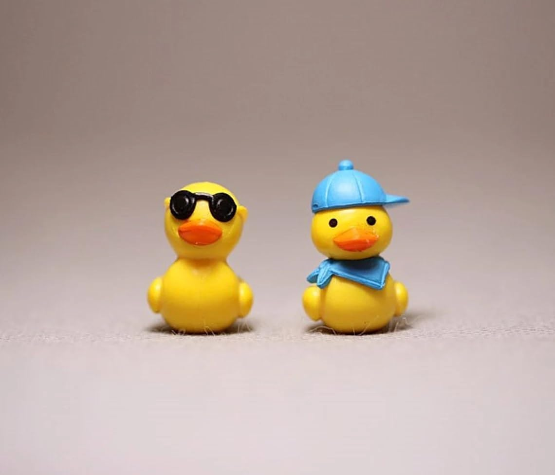Mini Christmas Resin Tiny Yellow Duck, Dollhouse Miniature Tiny Yellow Duck, Terrarium Fairy Garden Dolls Toy, Mini Micro Landscaping Decoration (2 PCS) image number 4