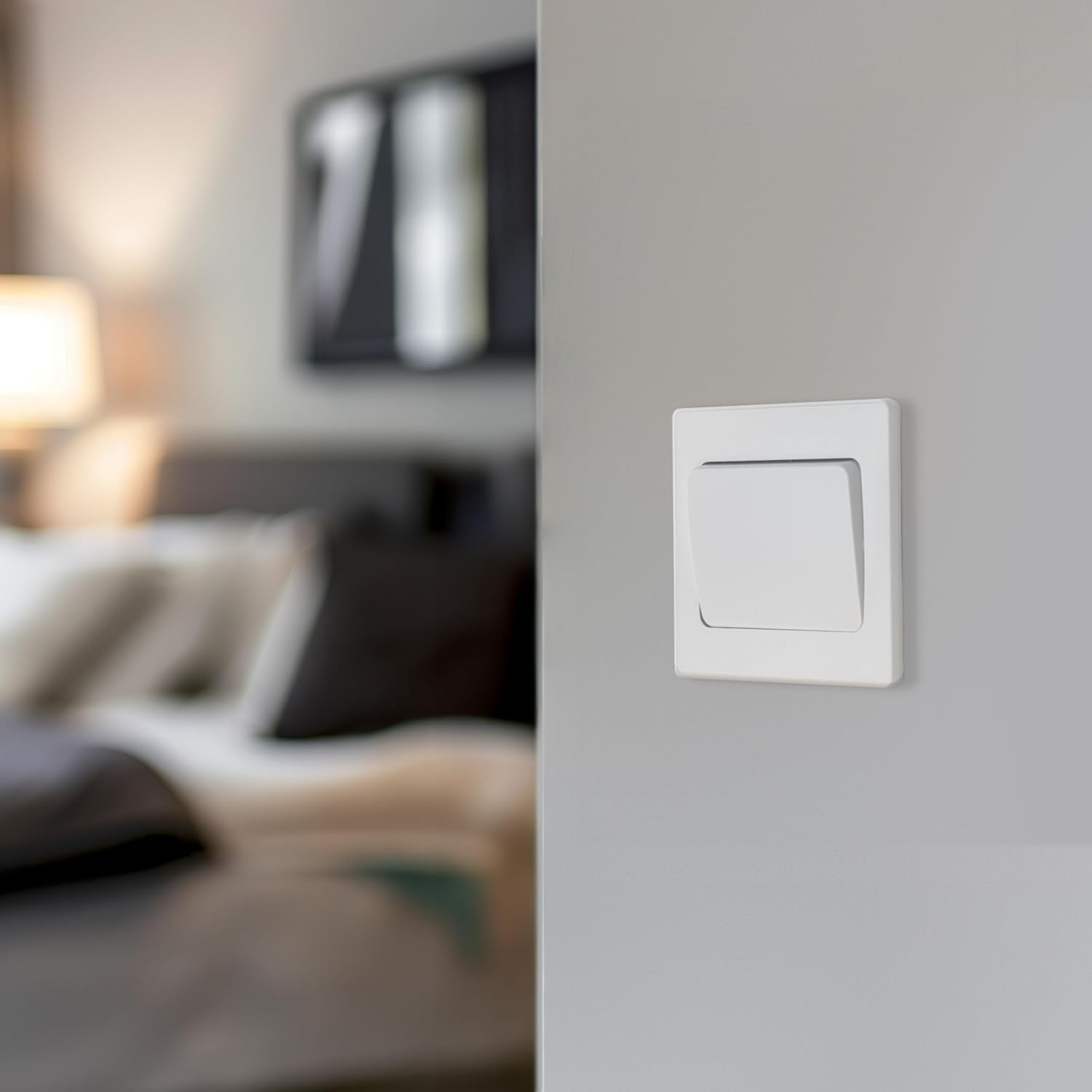 BG Electrical Single Wall Light Switch, Wide Rocker, 2 Way, Screwless Front Plate, round Edges, Evolve, Pearlescent White, 20A, 16AX, PCDCL12WW image number 5