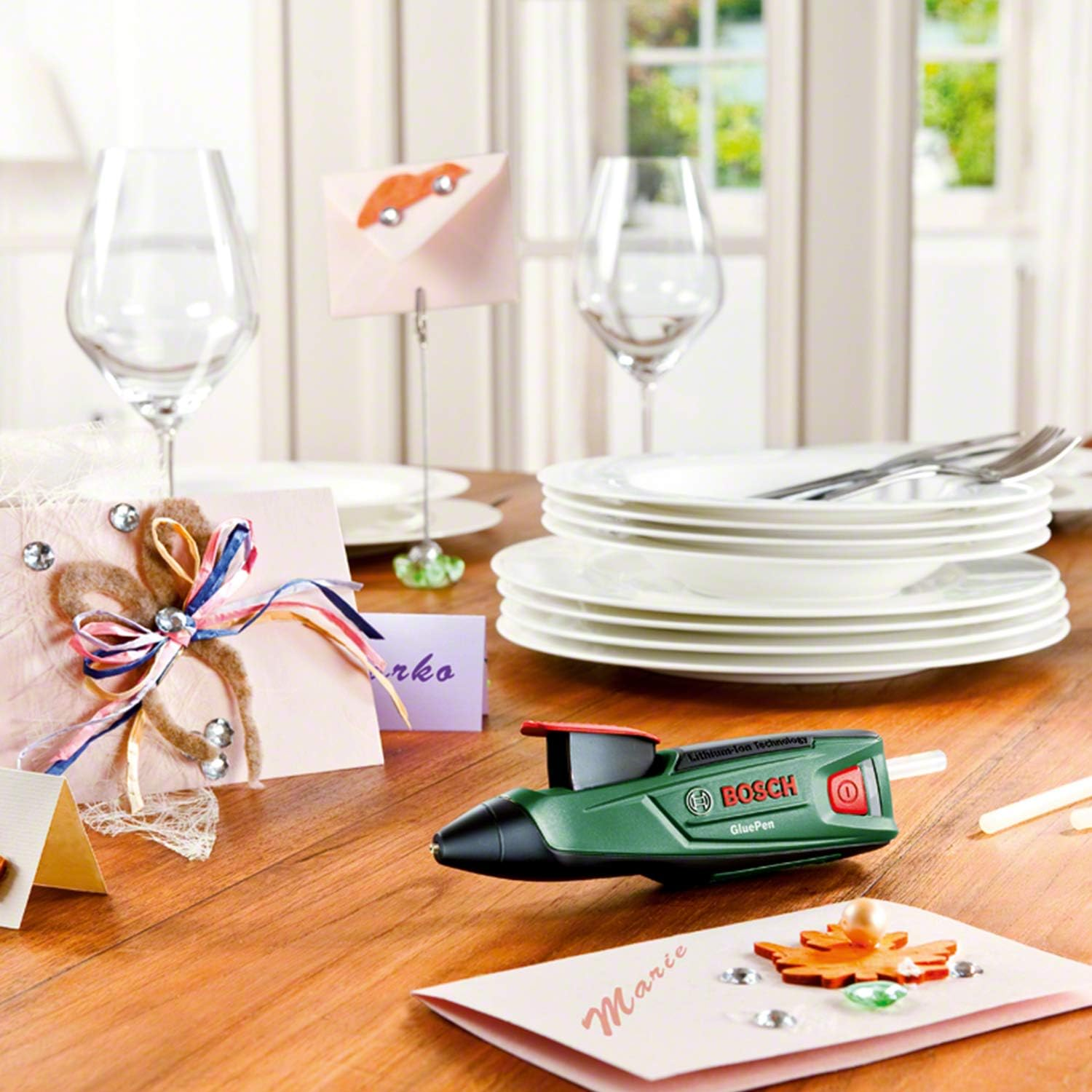 Bosch Home and Garden Cordless Hot Glue Gun Gluepen (Micro USB Charger, 4X Ultra Power Glue Sticks, 3.6 V Cardboard Box) image number 3