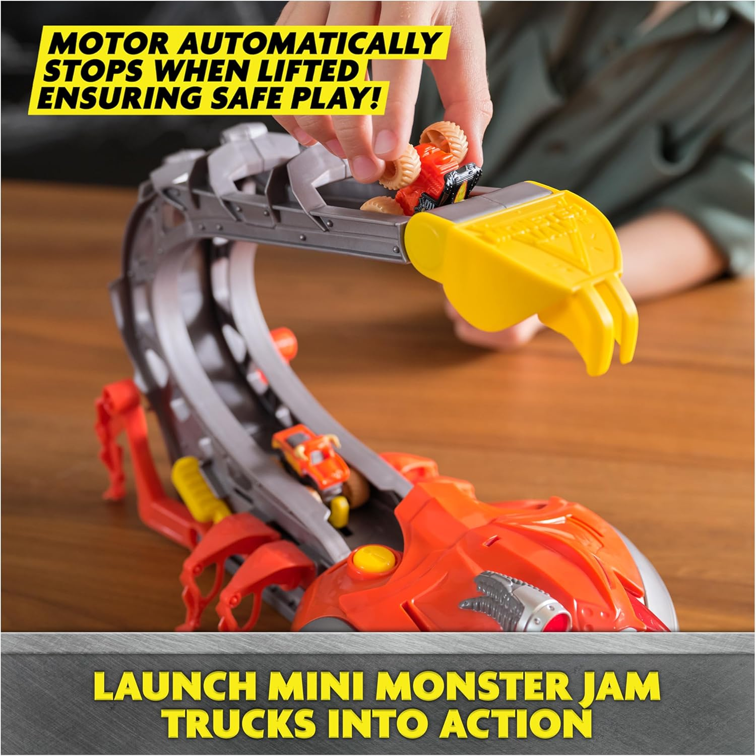 Monster Jam, El Toro Loco Venom Velocity Scorpion Playset, Mini Jams, 2 Exclusive Die-Cast El Toro Loco and Max-D Monster Truck 1:87 Scale, Kids&rsquo; Toys for Boys Aged 3, 4, 5, 6+ image number 3