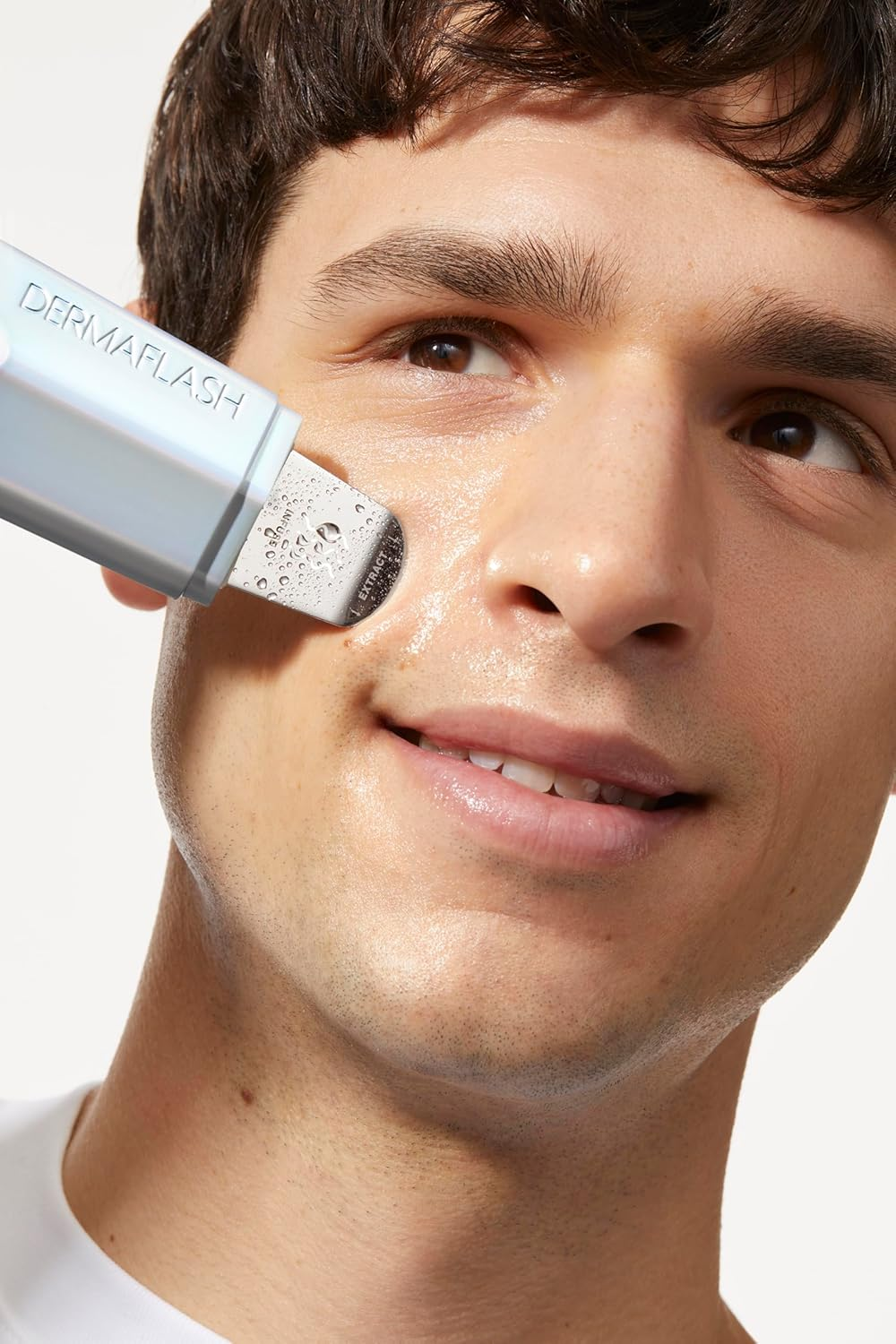 DERMAFLASH DERMAPORE+ Skin Care Device, Ultrasonic 2-In-1 Pore Extractor and Serum Infuser, Holiday Metallic image number 4