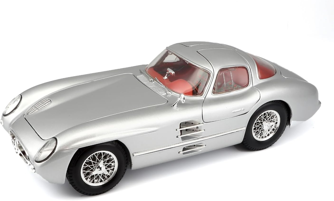 Maisto 1:18 Scale Mercedes-Benz 300SLR Coupe Uhlenhaut Diecast Vehicle