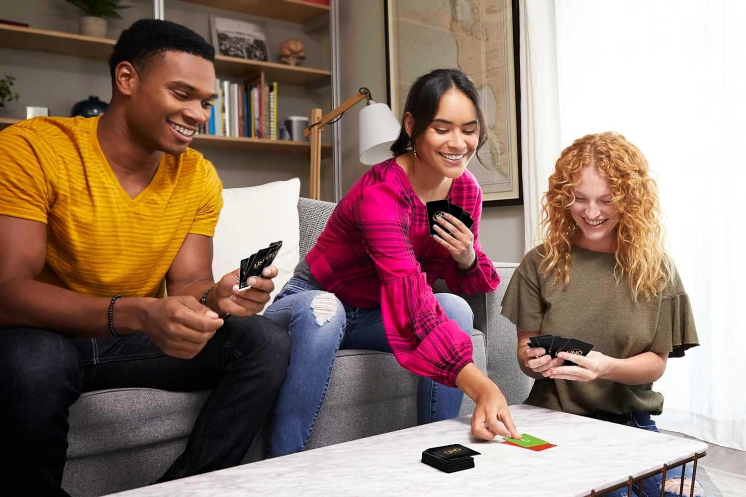 Mattel UNO Minimalista Card Game for 2 to 10 Players, Ages 7 and Up image number 1