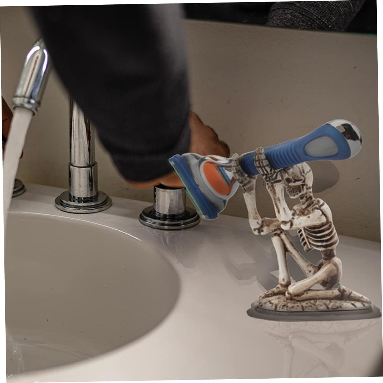 Amosfun 3Pcs Mini Skeleton Pencil Holder Decoration for Desktop Pencil Storage Bracket for Halloween Party and Home Office Accessories image number 1