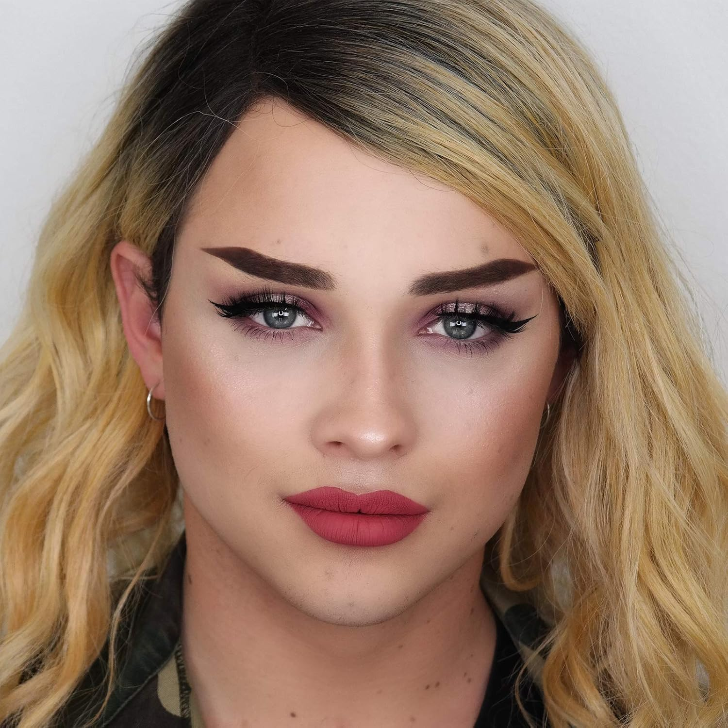 Klara Cosmetics New York Eyeshadow Highlight Palette Rosegold Shimmer Glitter Sparkle Luxury Versatile Crease-Free Easy-Blend Long Lasting Full Color Pigment - Paris image number 3