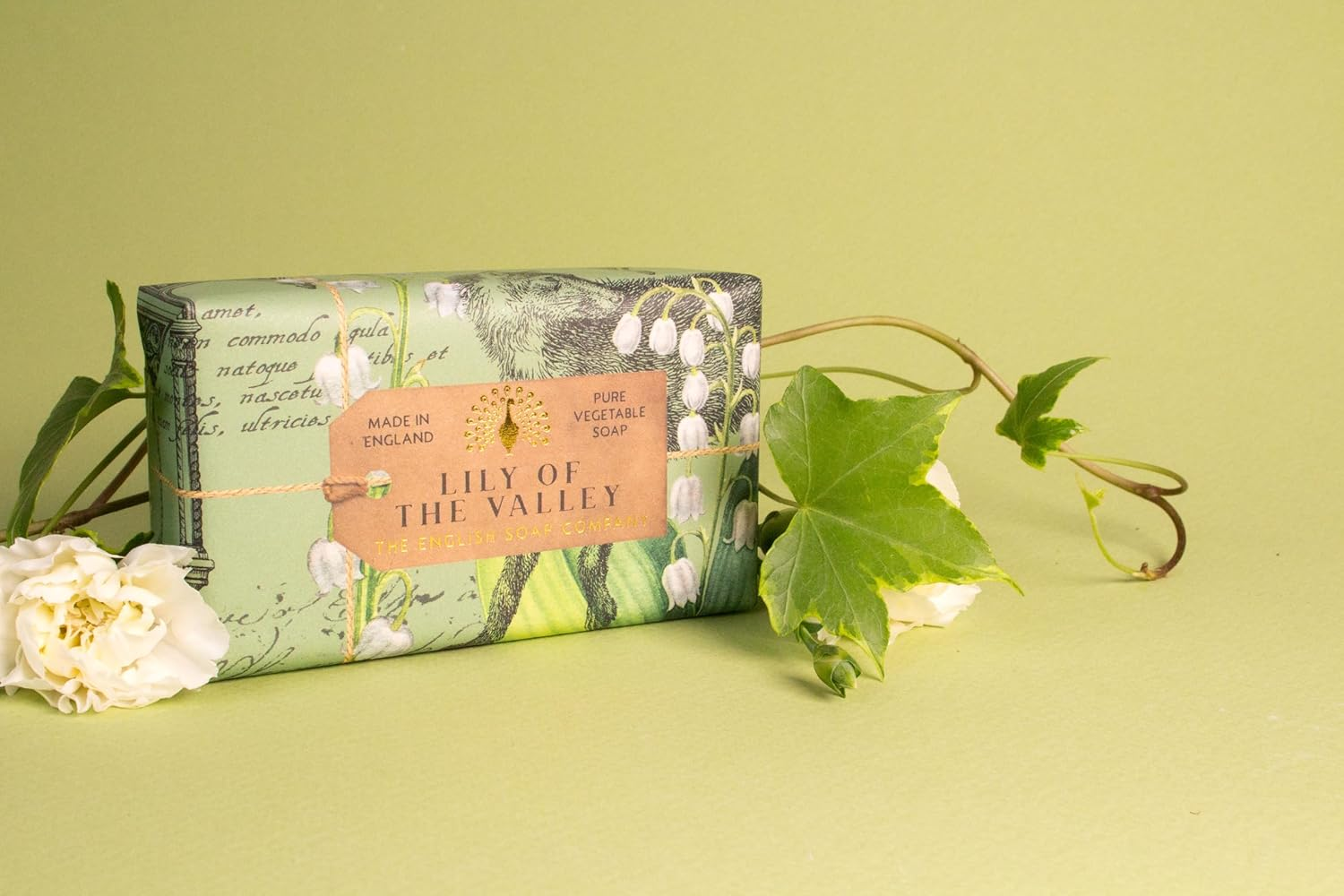 The English Soap Company Anniversary Wrapped Soap Bar, Lily Shea Butter Soap Bar, Moisturising Soap Bar for Face and Body, Lily of the Valley Scent 190G image number 2