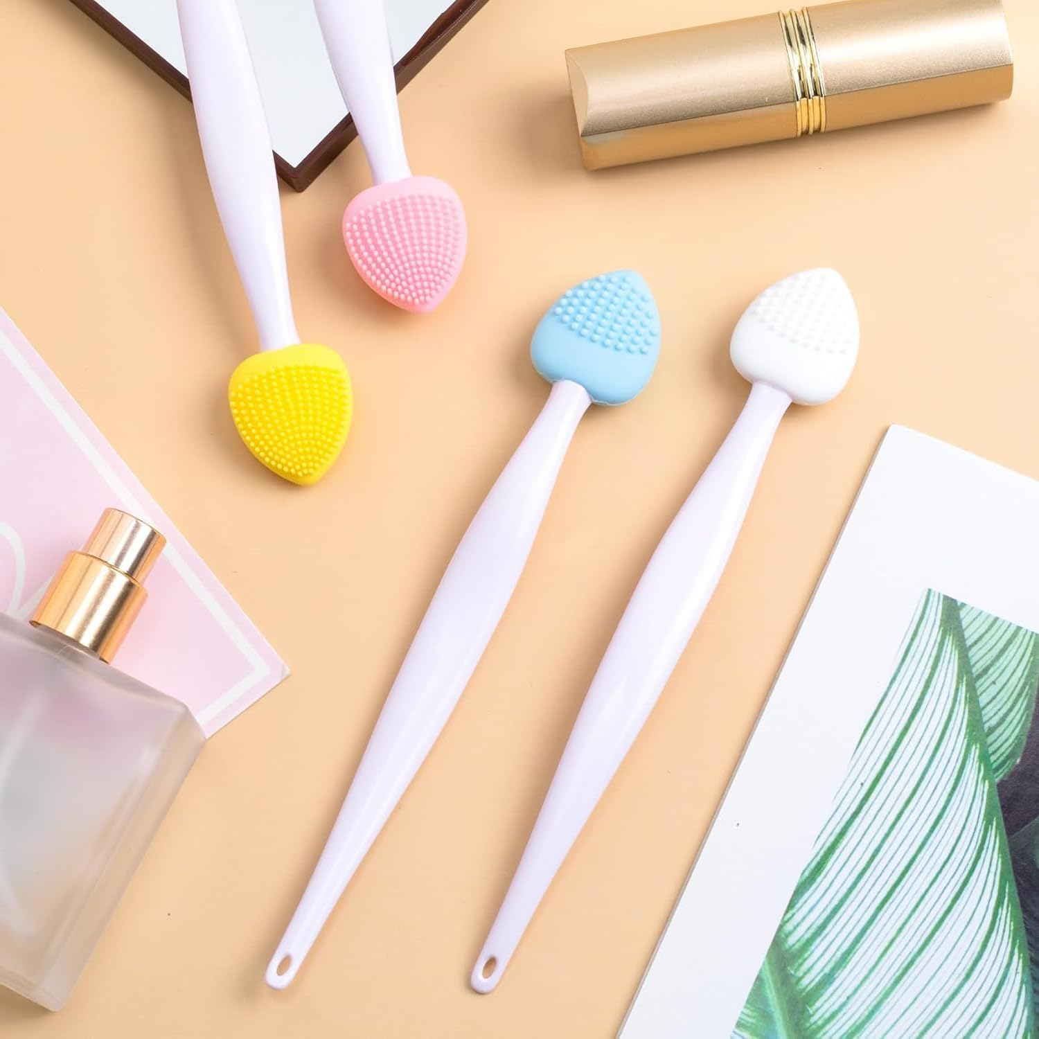 4Pcs Lip Scrub Brush, Silicone Heart Lip Exfoliator Brushes Scrubber Tool, Double-Sided Lip Cleaning Exfoliating Remove Dead Skin Tool for Men Women Dark Lips