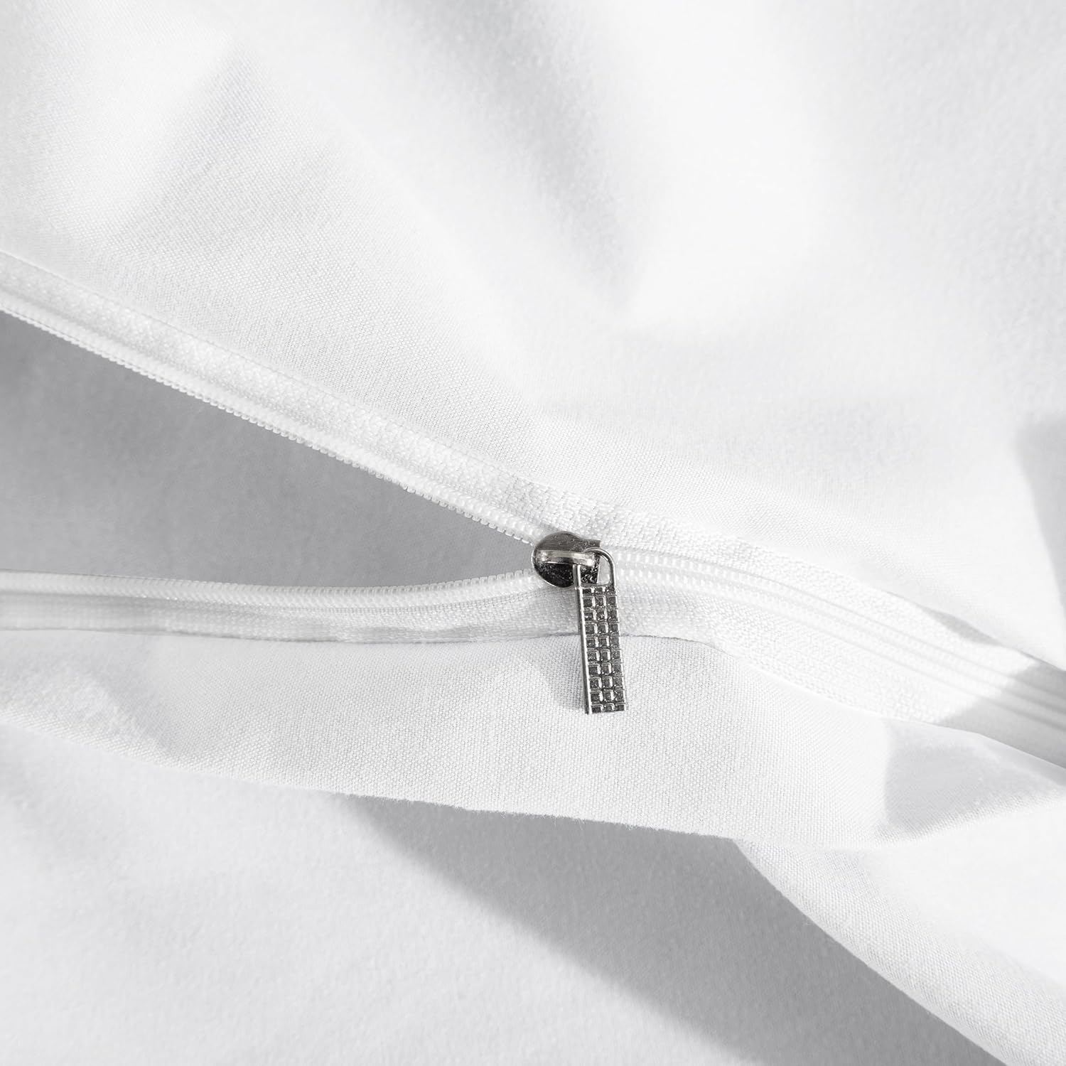 ISMATE Premium Quilt Cover Set,1800 TC Ultra Soft Bamboo Touch Microfiber Doona Cover Bedding Set in Solid Plain Color 3 Pcs Set (White, Queen) image number 3