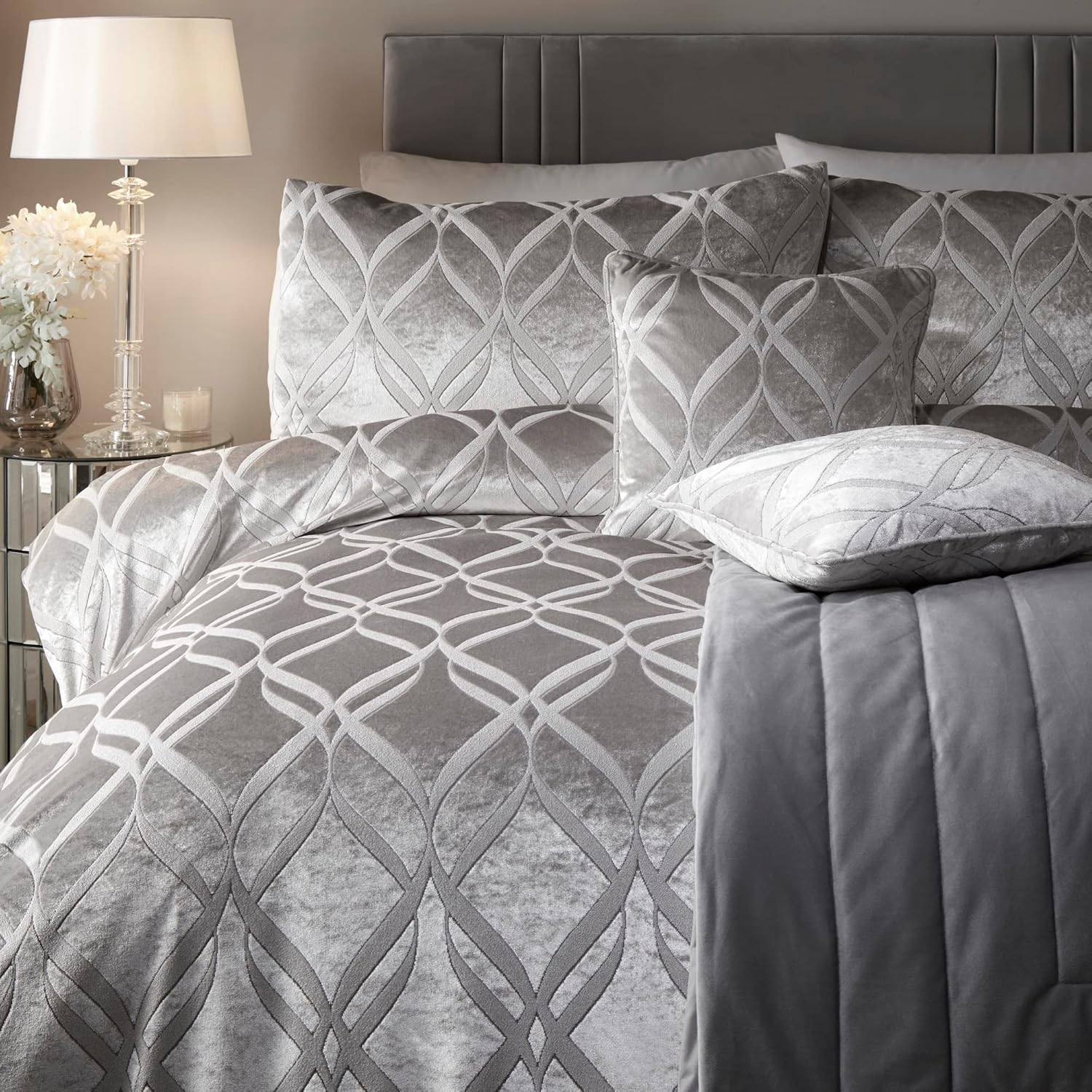 Soiree - Luxury Silver Ogee Velvet Duvet Cover - Double Bedding Size (200 X 200Cm) - 2X Pillowcases - Soft & Cosy Velvet Bedding in Silver - Jacquard - Luxury Bedding - Glamorous Silver Duvet Sets image number 1