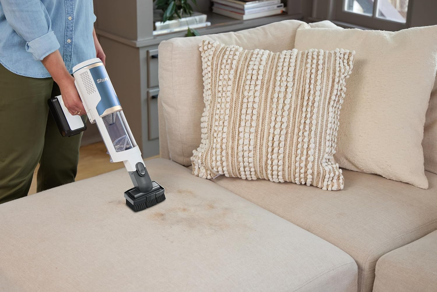 Shark Clean & Empty Cordless Stick Vacuum & Auto Empty System, Portable Multi Surface Hard Floor & Carpet Cleaner, BU3521ANZ, White & Navy image number 6