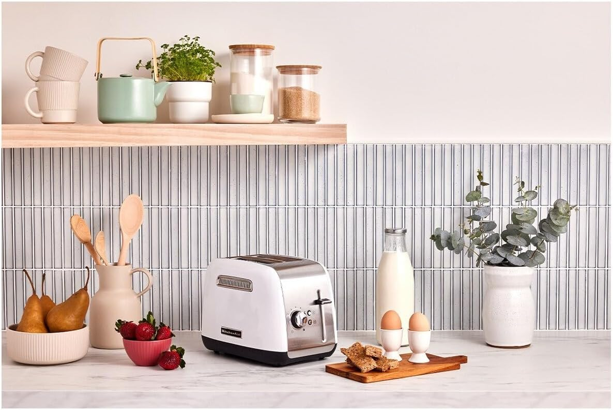 Kitchenaid Classic Toaster with 2 Slices - Classic White (5KMT2115AWH) image number 3