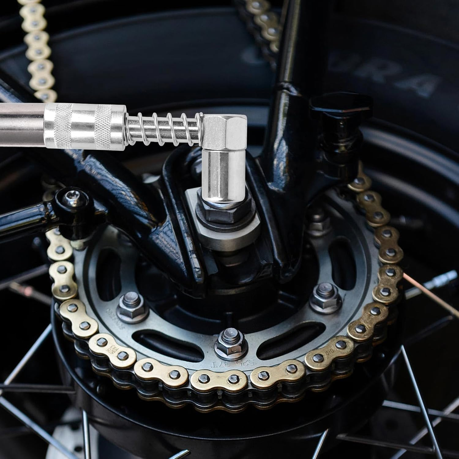 90 Degree Grease Gun Coupler, 90 Degree Grease Gun Adapter Tip Accessory Gear Oil Connector Adapter Fitting in Tight Spaces for Car Truck Maintenance