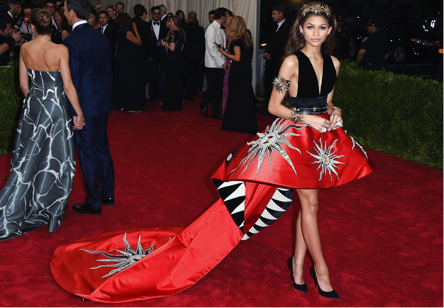 Icons of Style Zendaya: the Story of a Fashion Icon: 3 image number 5