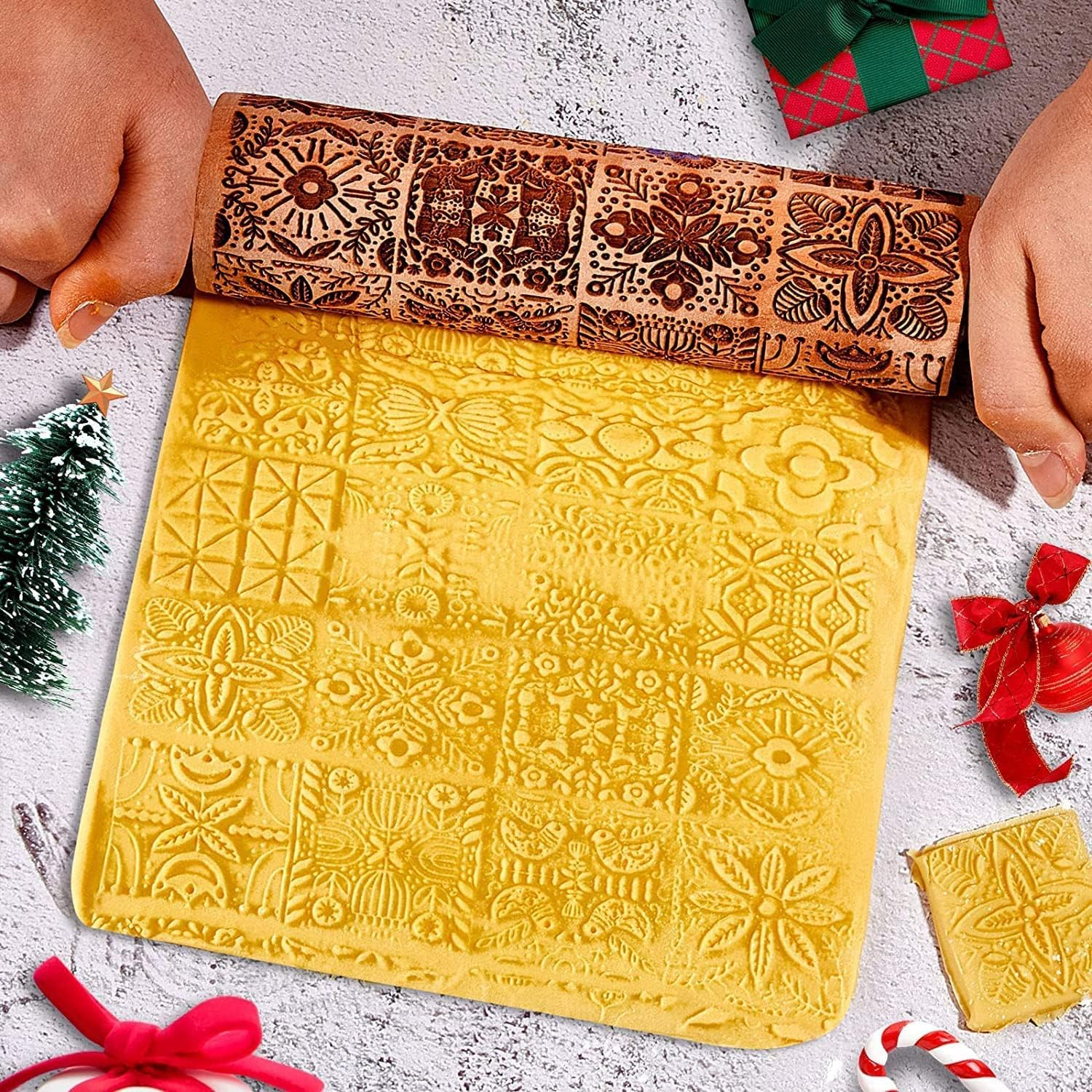Christmas Wooden Rolling Pin for Baking Engraved Embossing Rolling Pin Cookie Stamps Roller Square Grid Cookies Mold Kitchen Decor Tools for Baking Embossed Cookies (European Fashion) image number 1