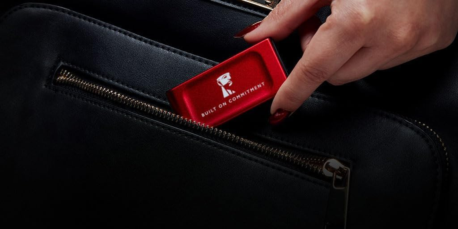 Kingston XS1000 External Portable Solid State Drive Red 1TB, Upto 1,050Mb/S image number 1