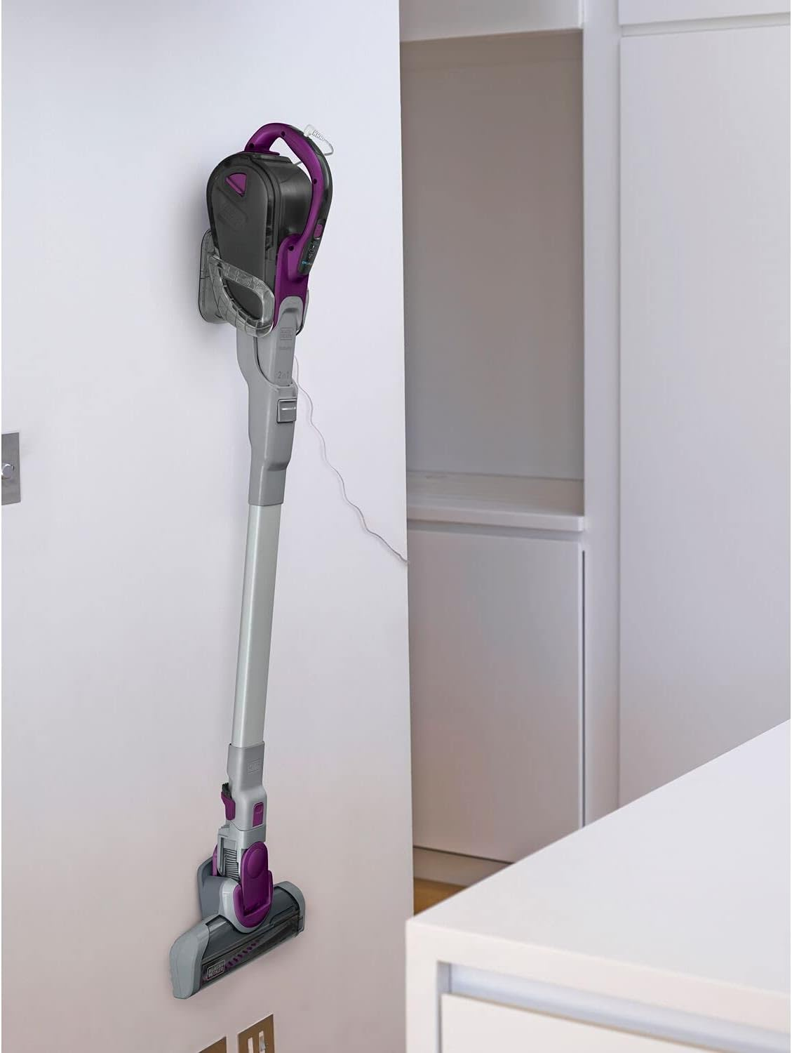 BLACK+DECKER 18V Lithium-Ion 2-IN-1 Pet Stick Vacuum image number 1