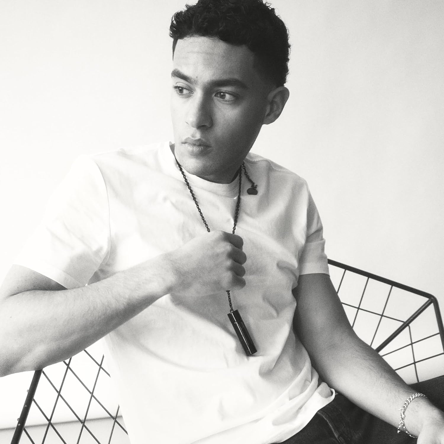 The Piece - Black by NCP for Unisex - 3 Pc 2 X 4.9Ml Olfactive Facet -701 Leather and Vetiver EDP Roll On, Necklace image number 1