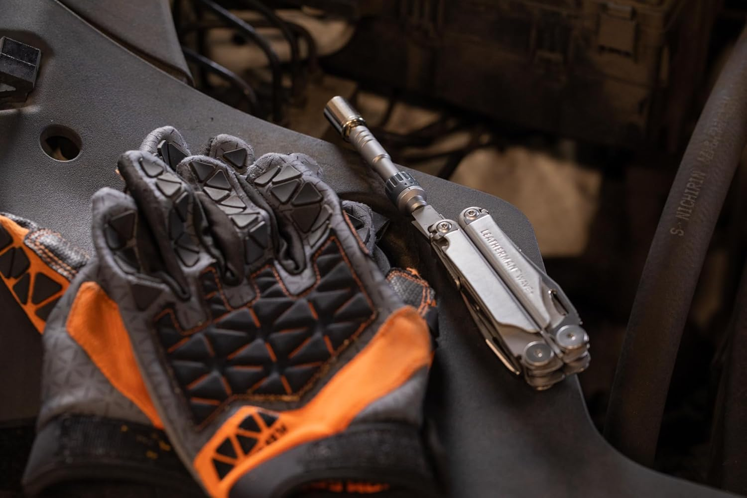 Leatherman Ratchet Driver Multi-Bit Ratcheting Tool with Magnetic Bit Holder, Compatible with Flat & &frac14; Inch Bits - 11.4 Cm Compact Universal Bit Driver Tool - Ideal for Repairs, DIY & EDC image number 6