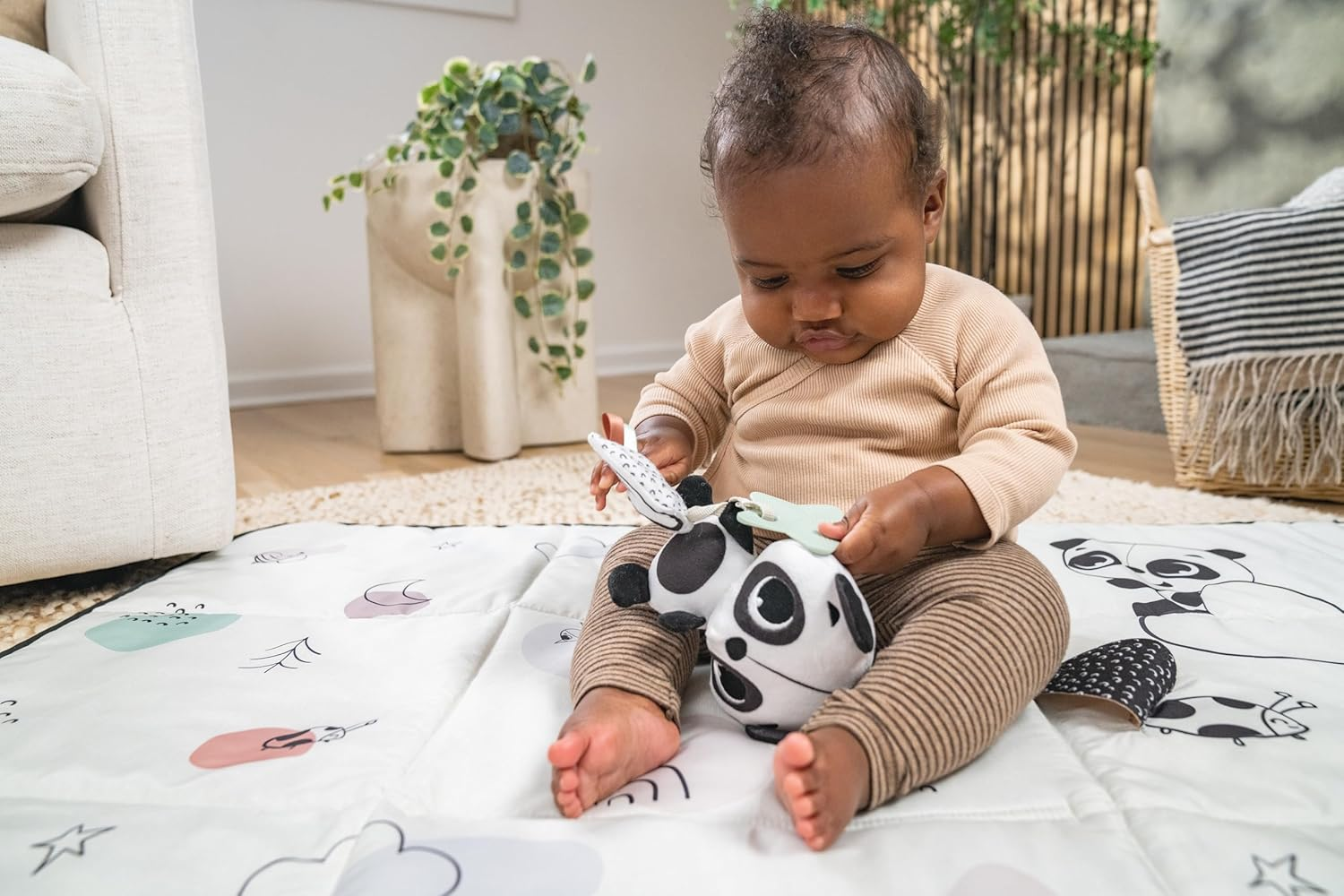 Tiny Love Take along Musical Panda, Black & White Decor Tiny Love 'George' Black & White Rolling Toy 3M+ image number 3