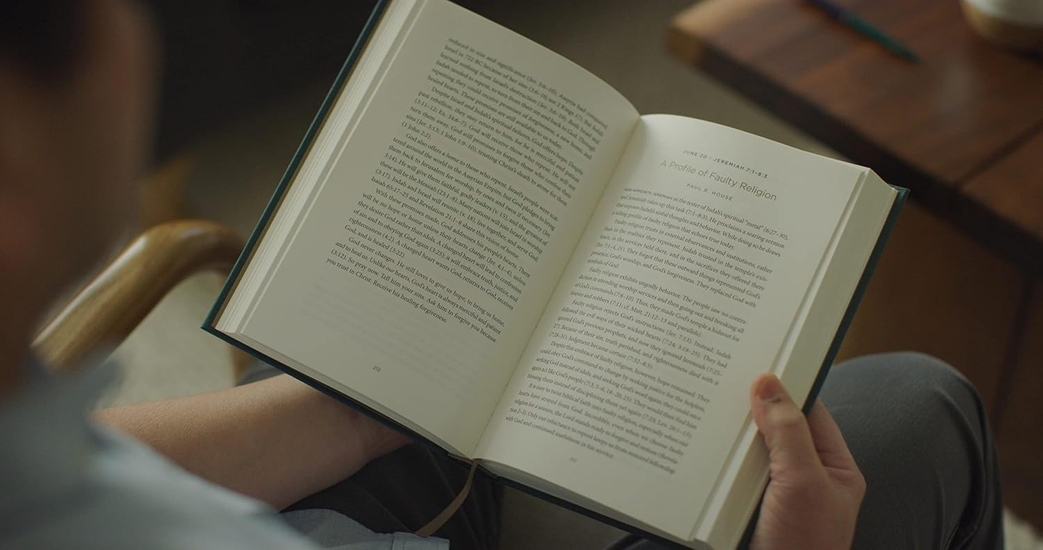 Daily Strength: a Devotional for Men image number 1