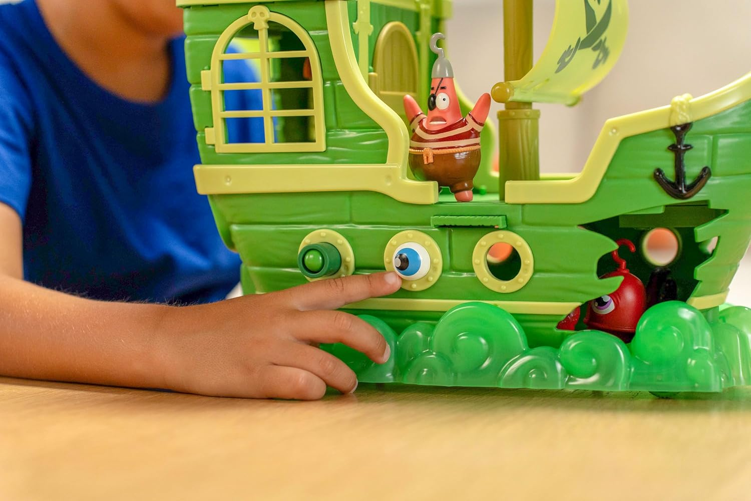 Spongebob Squarepants Movie: the Search for Squarepants - the Flying Dutchman&rsquo;S Ship Playset with 6 Exclusive Figures, Lights, Motion & Hidden Features for Kids Ages 3+ image number 5