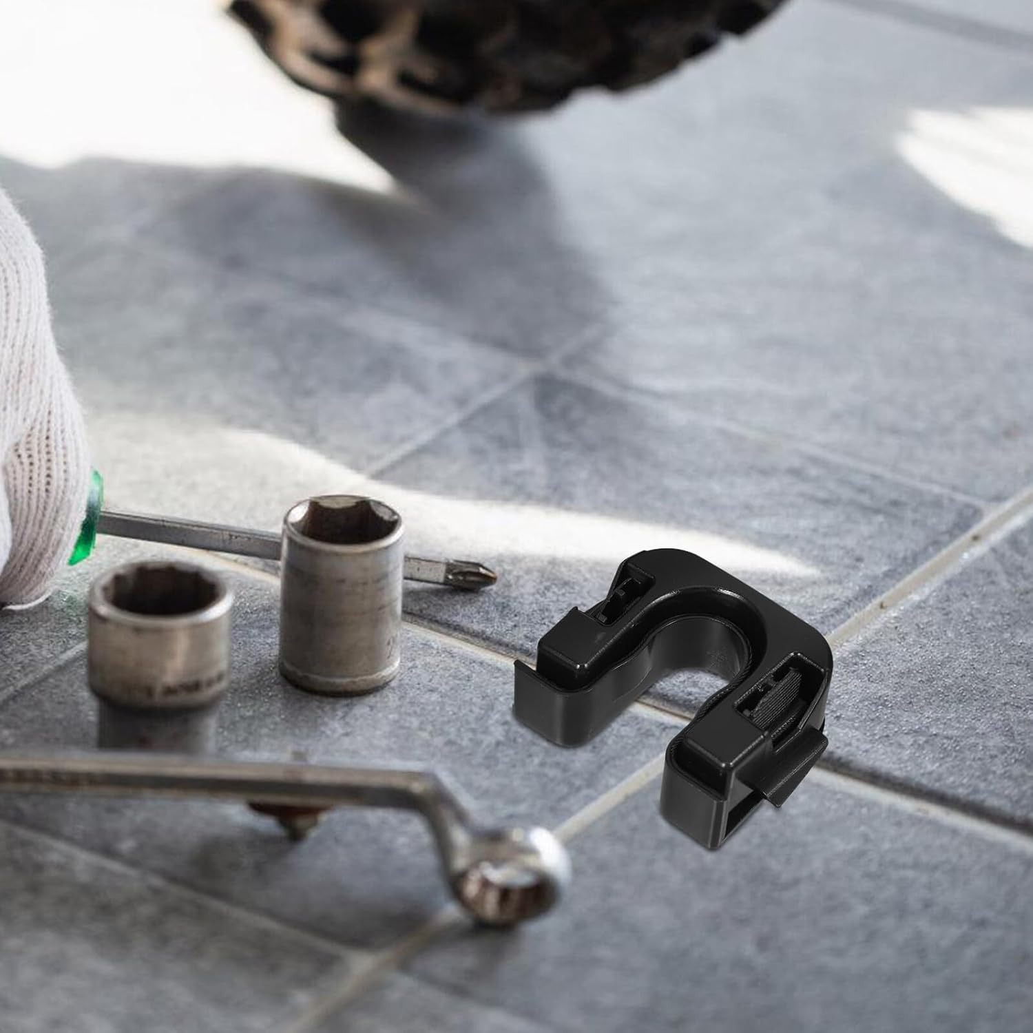 2Pcs PE Rear Parcel Shelf Clip Brackets Compatible with Ford SUV Car Interior Pivot Mount Cargo Hook Clip Set for Secure Luggage Transport and Roof Rack Support image number 3