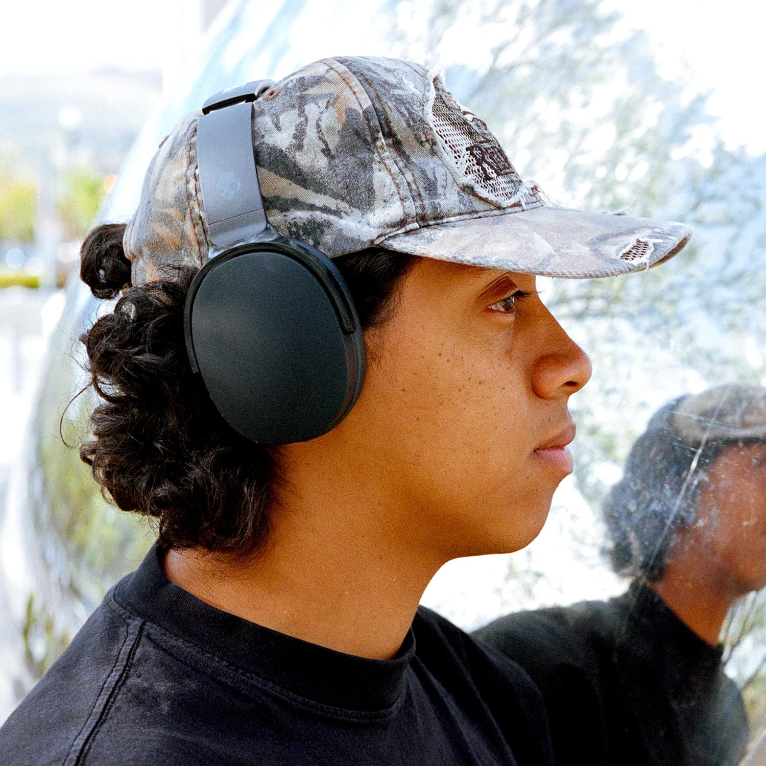 Skullcandy Hesh ANC Wireless Over-Ear Bluetooth Headphones with Charging Cable, True Black - Mod White image number 7