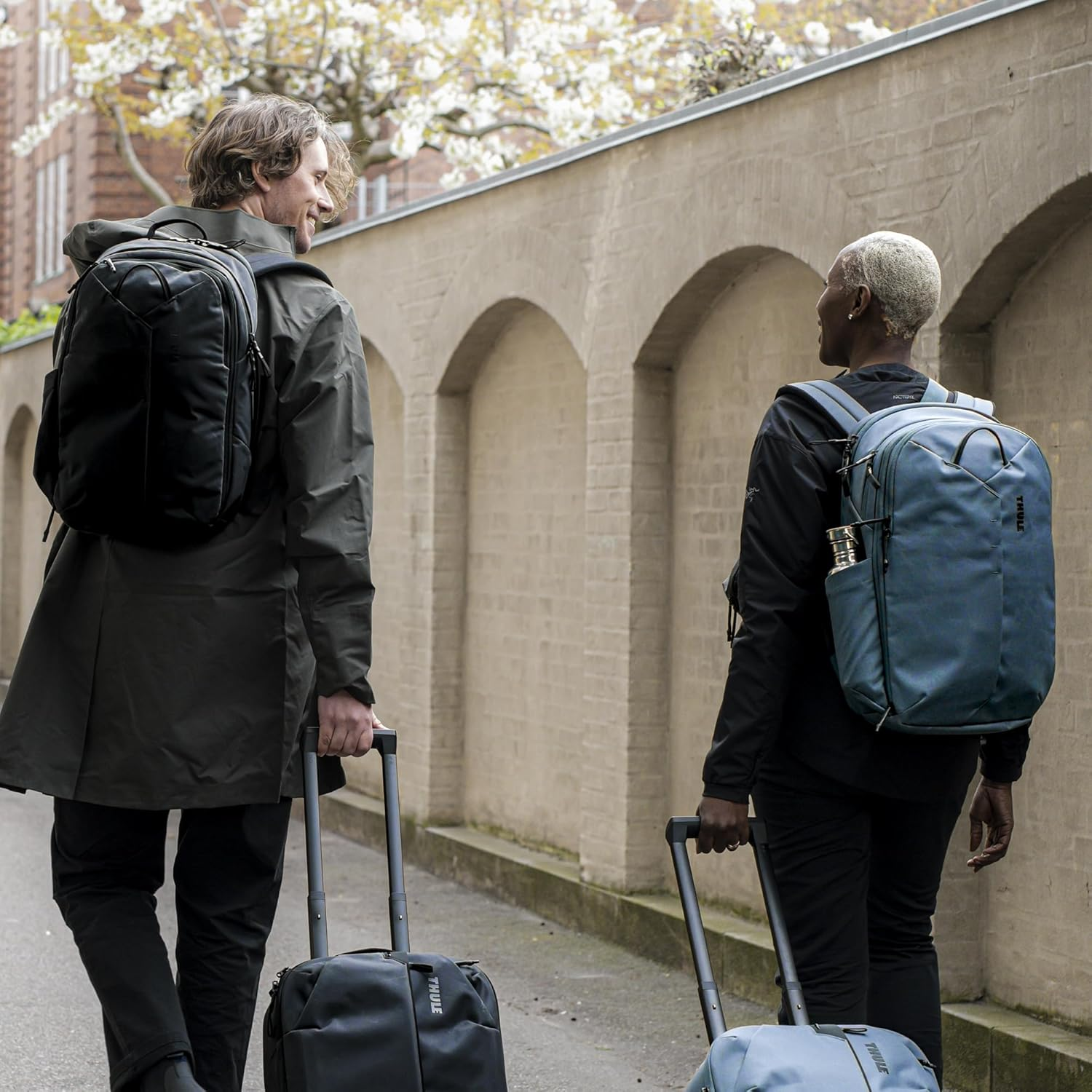 Thule Aion Tote Bag - 100% Recycled Pfc-Free Waxed Canvas Fabric - Detachable Inner Sling Included - 16" Padded Laptop Sleeve - Wet/Dry Pocket - Internal Bottle Pocket