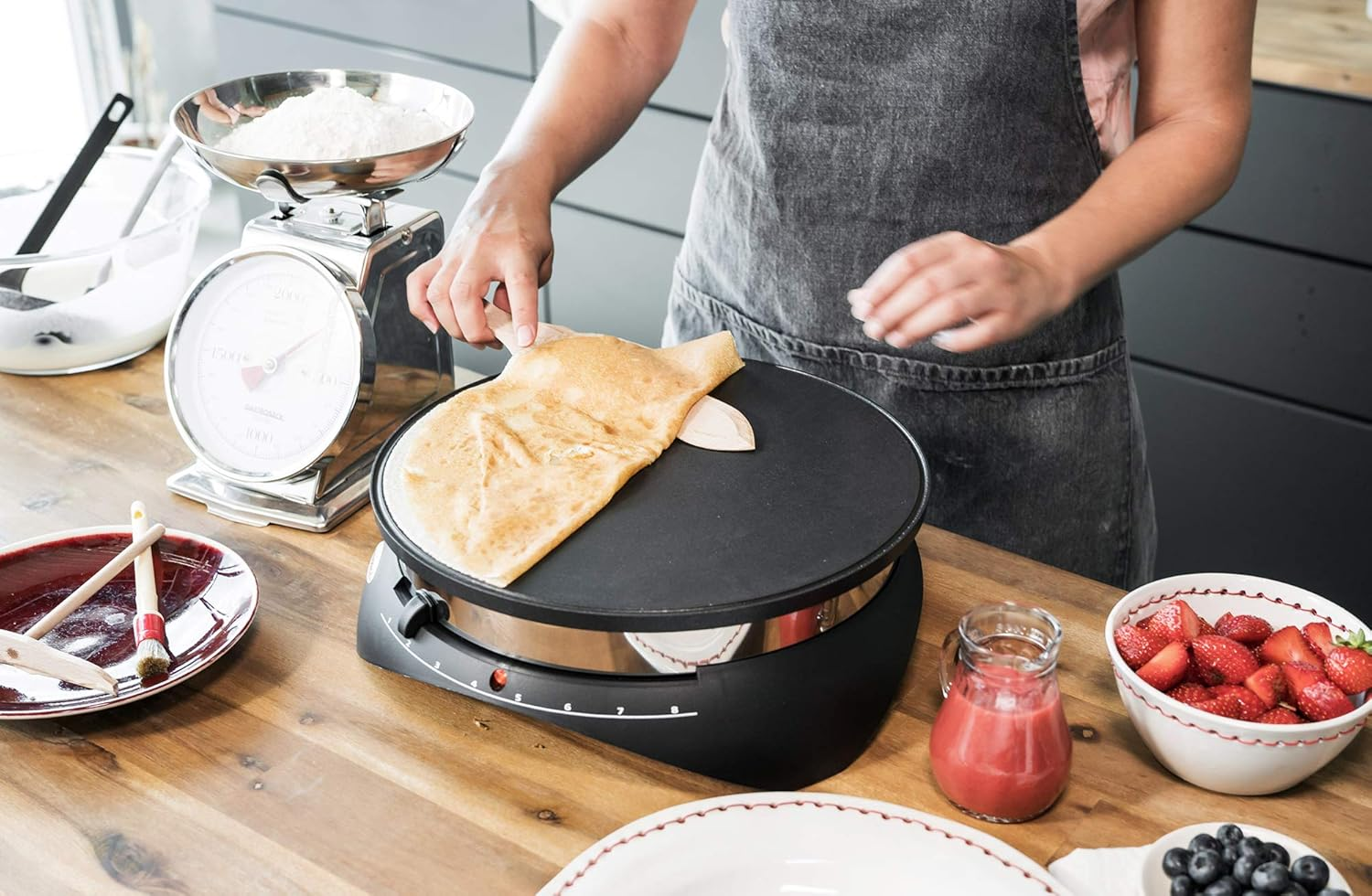 GASTROBACK 30102 Classic 2 Kg with Tare Function Kitchen Scale Analogue with Weighing Tray Polished, Silver Stainless Steel, 1-Pack