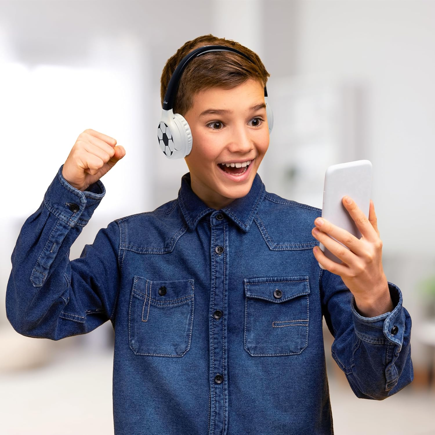 LEXIBOOK - Football - 2-In-1 Bluetooth & Wired Headphones with Microphone and Control Button, Foldable and Adjustable, Long Lasting Rechargeable Battery, HPBT010FOLXB image number 3