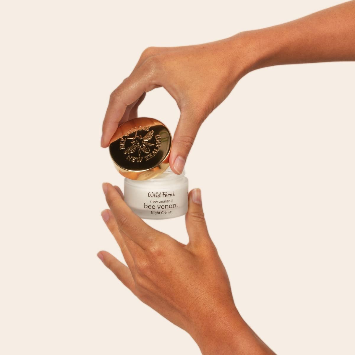 Wild Ferns Bee Venom Night Cr&egrave;me with Manuka Honey | Intense Rejuvenation, 47G image number 6