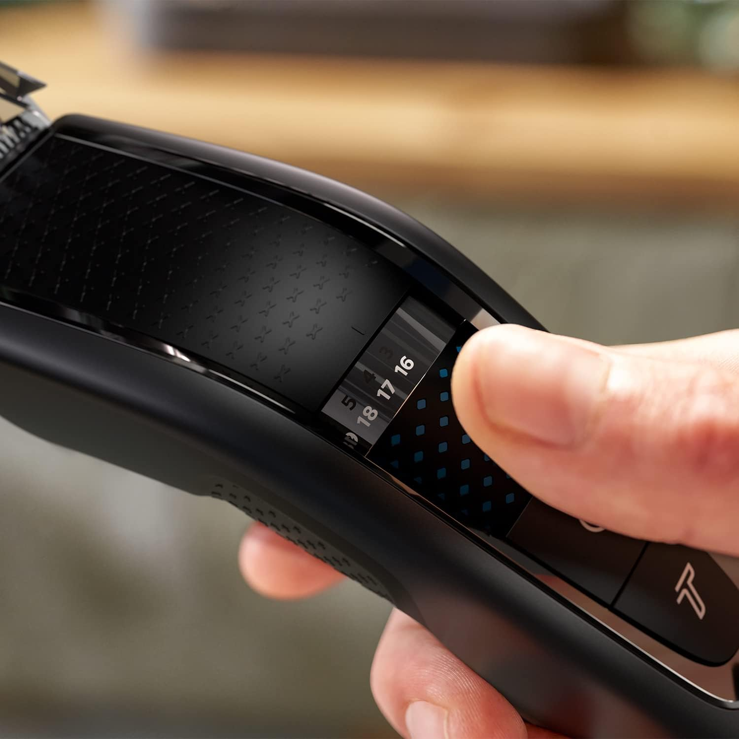Philips Hair Clipper Series 7000 Hair Clipper with Trim-N-Flow Technology (Model HC7650/15) image number 1