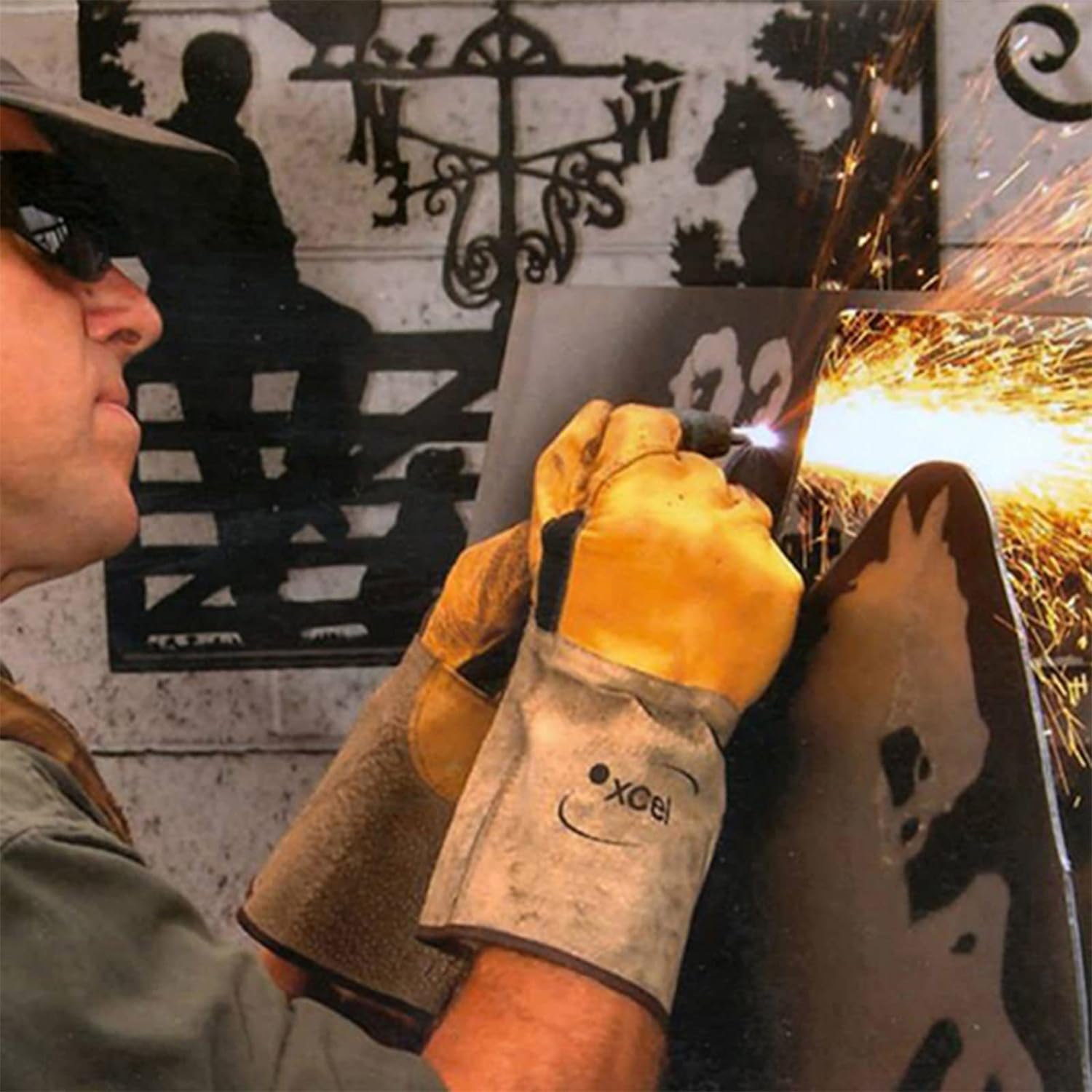 Exquisite Metal Weather Vane Ornament Dogs Animals Silhouette Decorative Metal Weathervane Roof Mount Brackets, Hand-Crafted Direction Indicator for Manor Lawn Farm Scene,German Shorthaired Pointer image number 4