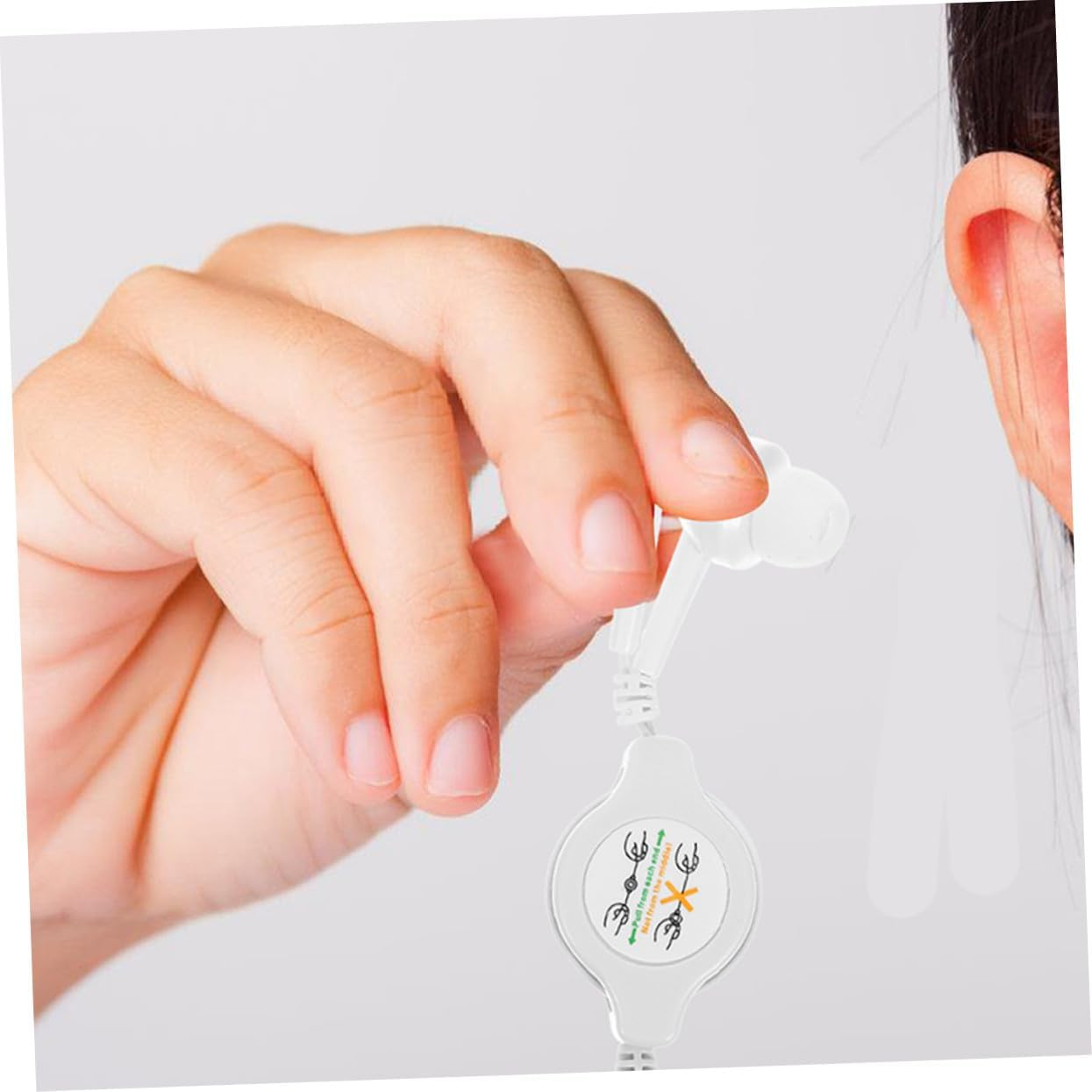 2Pcs Retractable In-Ear Earphones Lightweight Noise-Canceling Earbuds Portable Design for Travel Commuting and Exercise image number 3