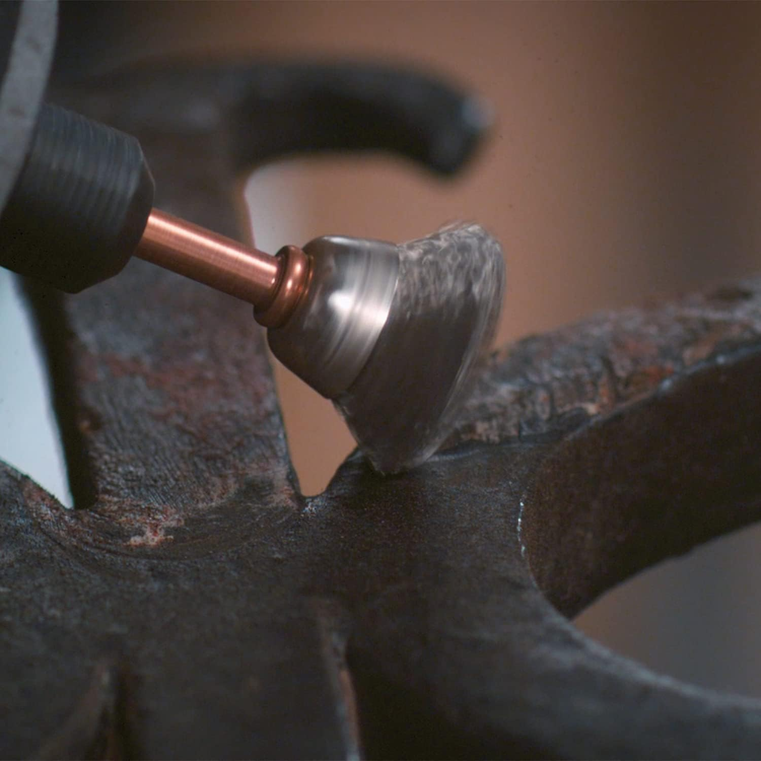 Dremel 531 Stainless Steel Brush Accessory Set, 2 Brushes (13 Mm) for Cleaning Corrosive Resistant Materials image number 3