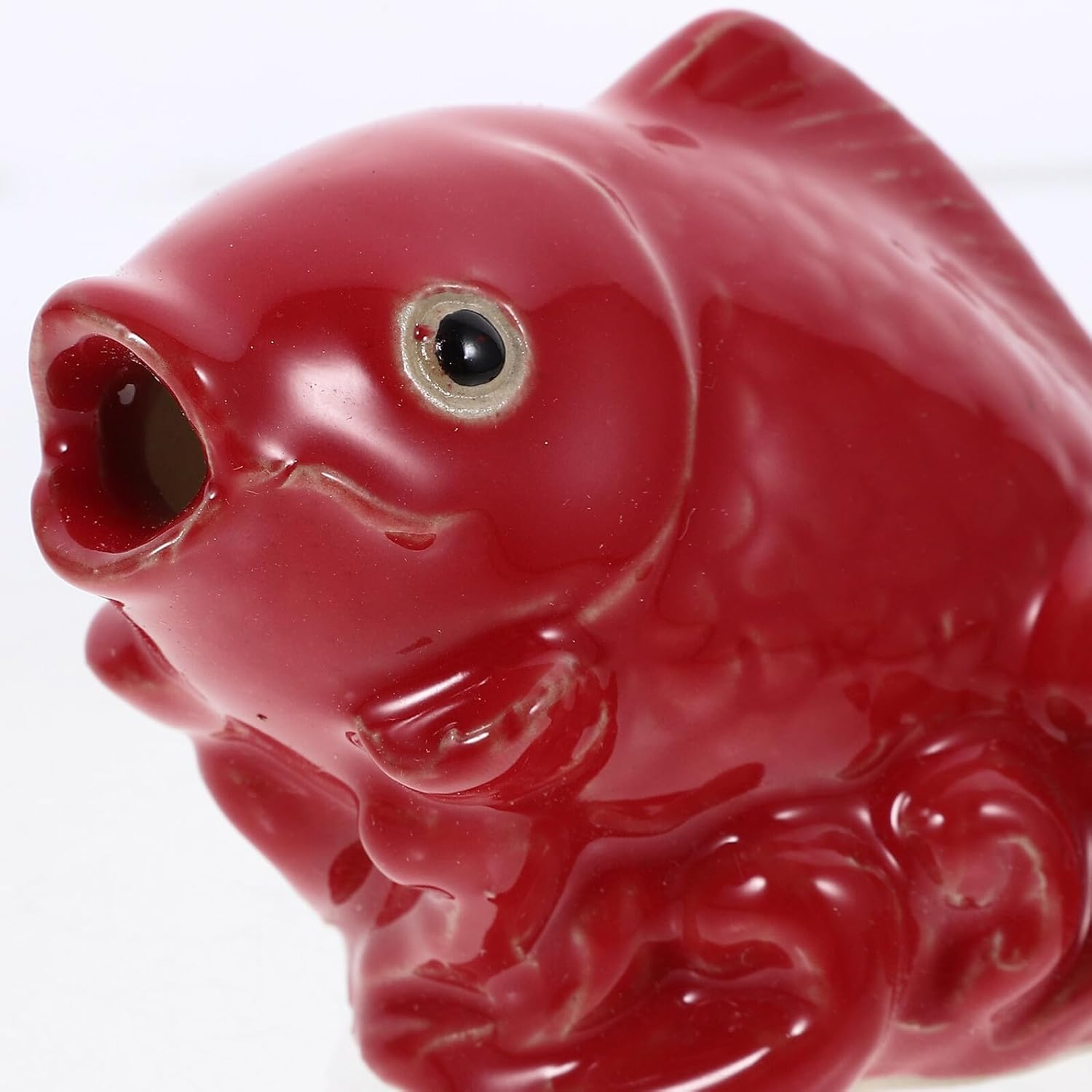 Polished Ceramic Carp Fountain Spray Nozzle Garden Accessory Unique Fish-Shaped Lawn Ornament for Outdoor Patio Courtyard Decoration