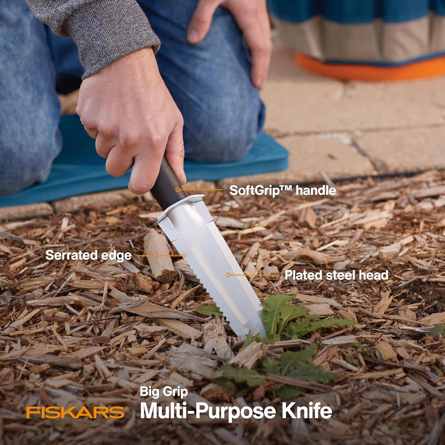Fiskars Steel Garden Knife, Multi-Purpose Weed Puller Gardening Tool for Planting, Weeding, Digging, and Cultivating with Hanging Hole image number 2