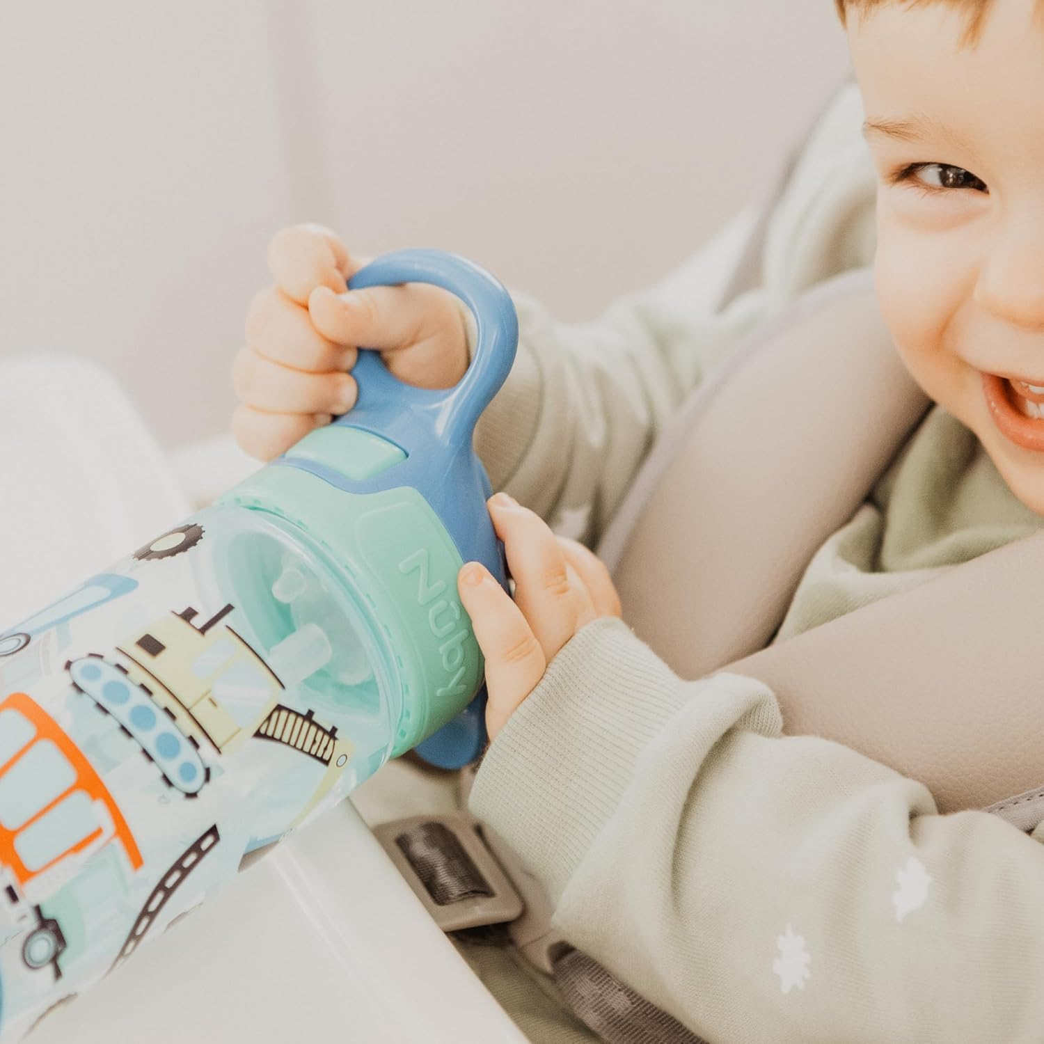 Nuby Super Quench Water Bottle - No Spill Active Toddler Sippy Cup | 540Ml / 19Oz |Carry Handle | Freeflow | Dishwasher and Steriliser Safe | Suitable Beaker for 18 Months plus (Traffic, Pack of 2) image number 3