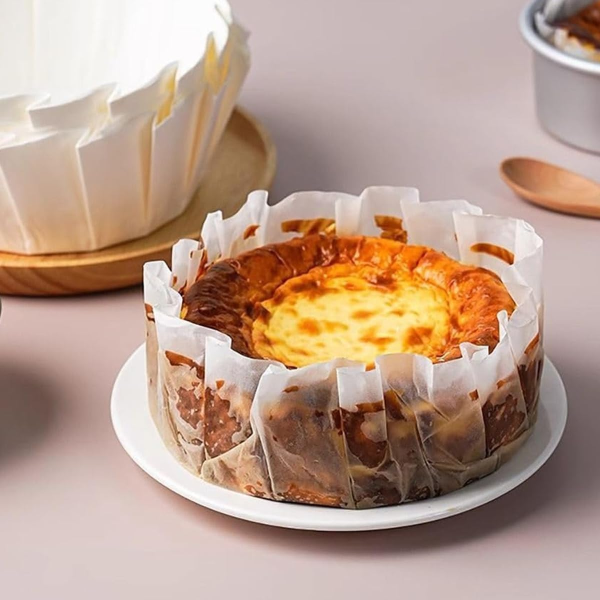 AIMALL 100PCS Non-Stick Oil-Proof Cake Paper Trays Disposable Food-Grade Baking Cups Heat Resistant Muffin Bread Pastry Serving Plates 4In & 6In round White Liners