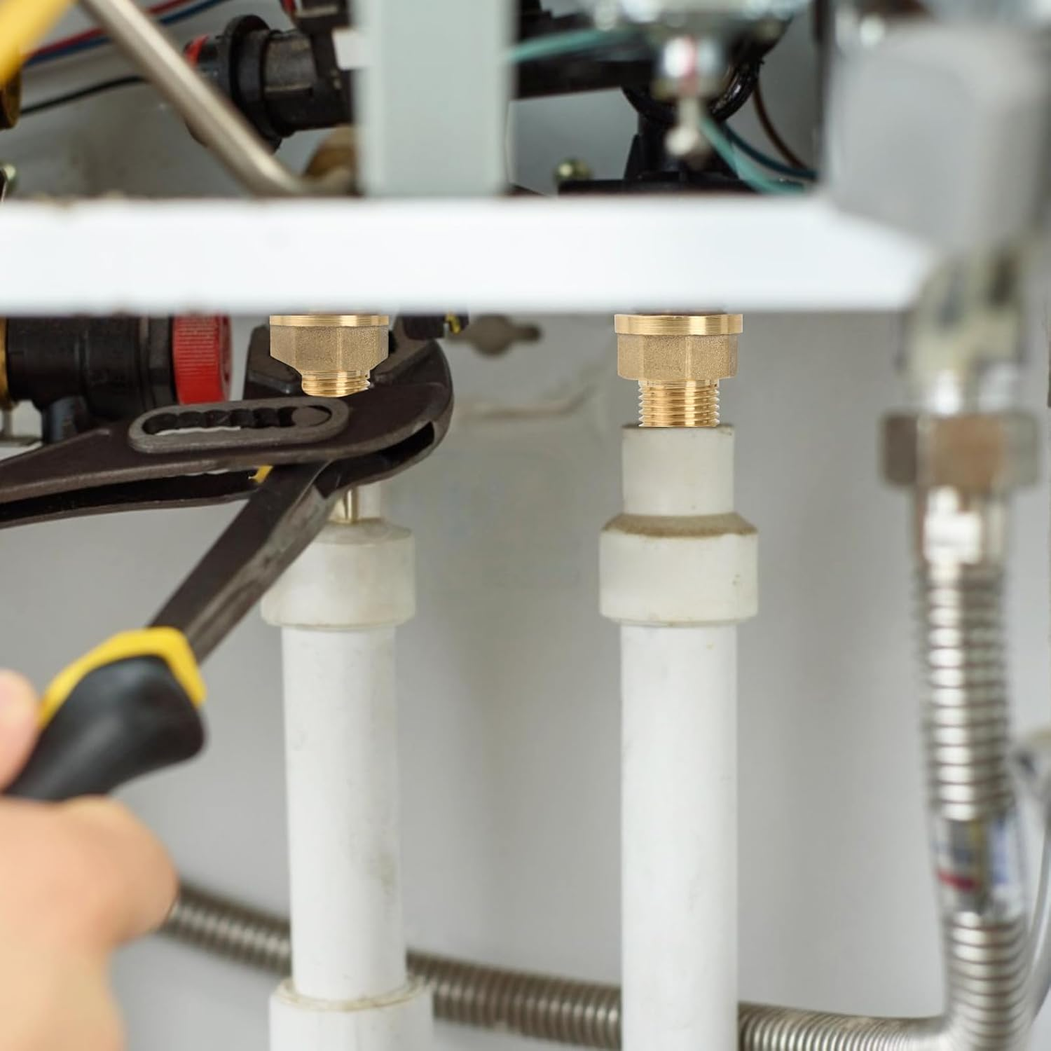 Pack of 2 Reducer 3/4 Inch to 1/2 Inch Brass Reducer Extension with 2 Pieces Rubber Seal AG/IG Adapter 3/4 Inch to 1/2 Inch for Pipe Connections