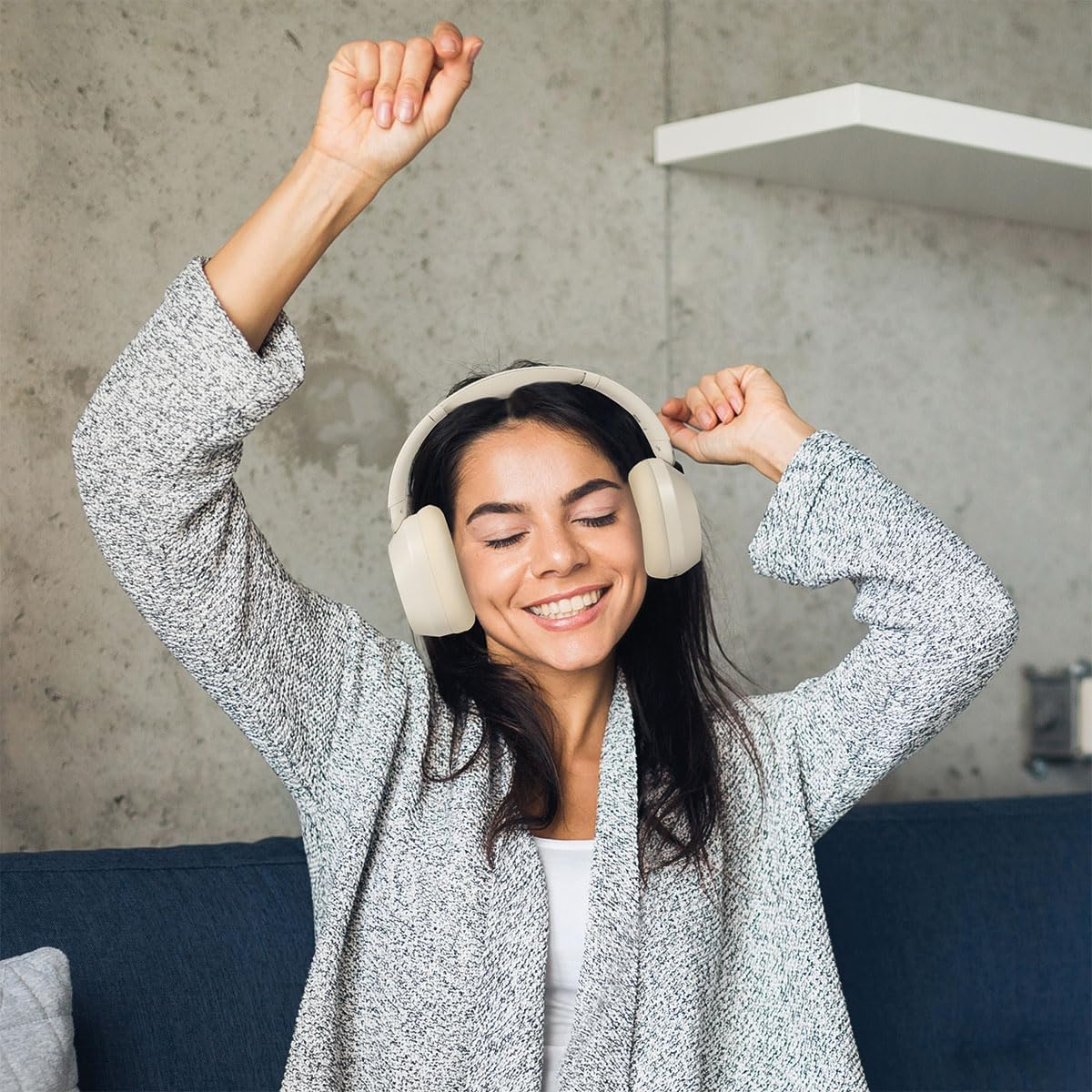 Logilink BT0071C BT 6.0 Gaming Headset with Additional 3.5Mm AUX, ANC (Active Noise Cancellation), 15 Hours Battery Life, Colour: Cream/Silver image number 5