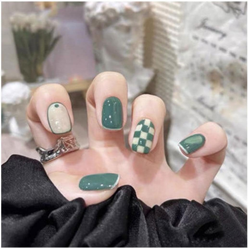 Fake Nail 24Pcs Short round Head Fake Press on Nail Milktea Color Shiny Gold Foil Blooming Gradient Artificial Nail Nail Charms with Glue Women False Nails