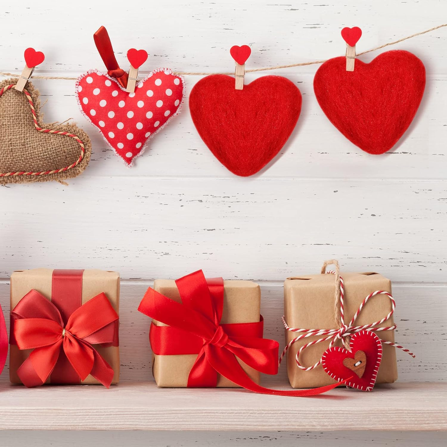 Tegeme 24 Pieces 30 Mm Valentine'S Day Wool Felt Balls Garland Heart Shape Banner Small Wool Balls Handmade DIY Felted Fabric Red Pom Poms Wool Felt Garland Crafts for Valentine'S Day Home Decor